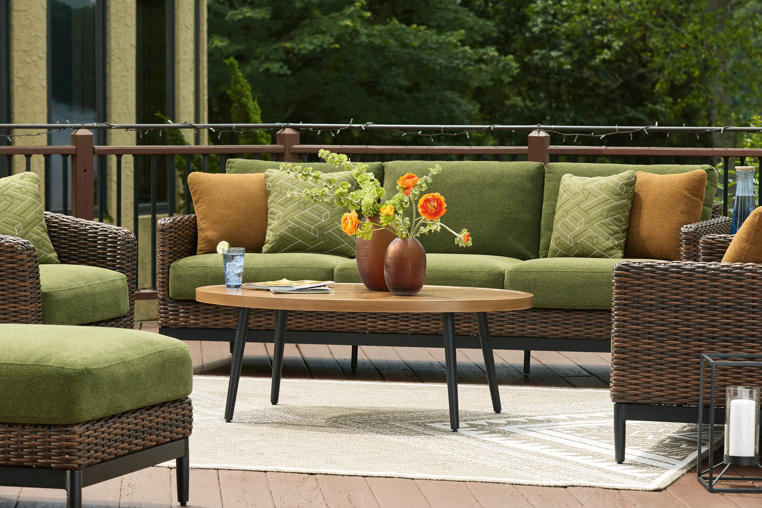 Horizon Hall Resin Wicker/Aluminum Patio Set
