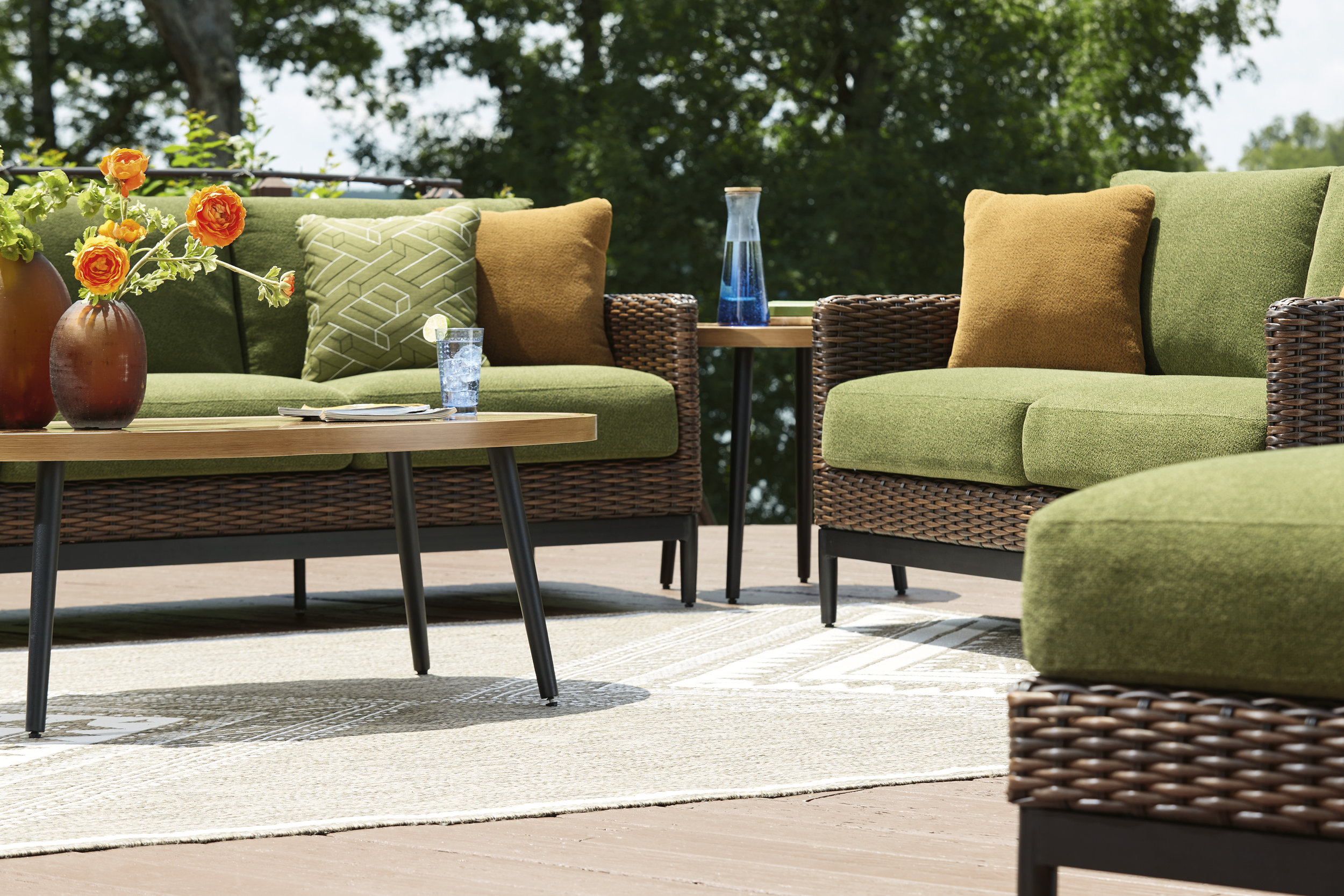 Horizon Hall Resin Wicker/Aluminum Patio Set
