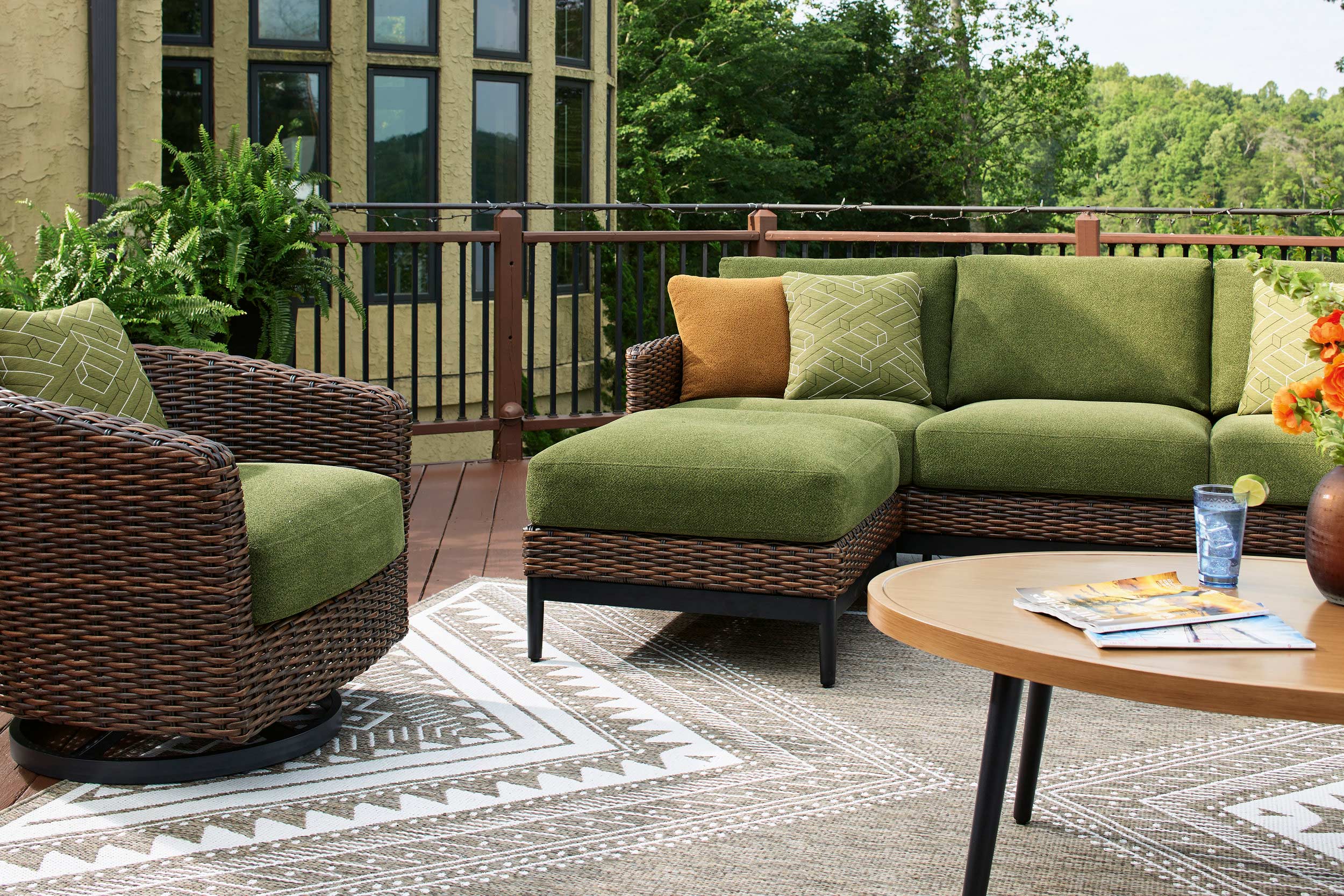 Horizon Hall Resin Wicker/Aluminum Patio Set