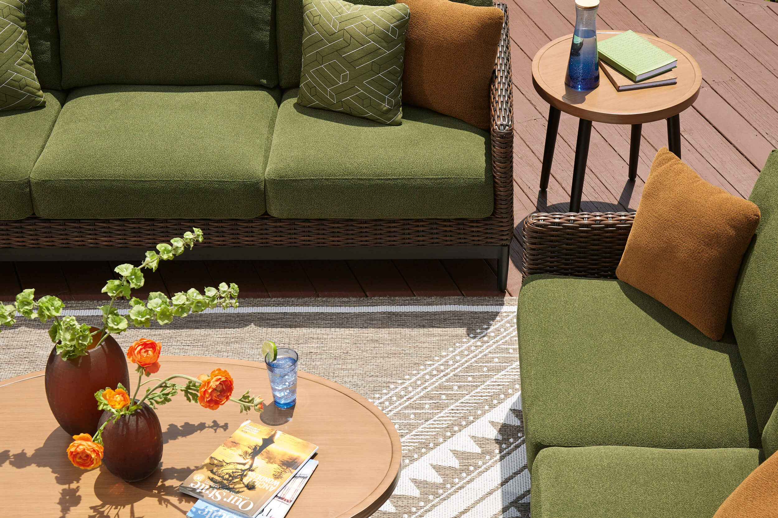 Horizon Hall Resin Wicker/Aluminum Patio Set