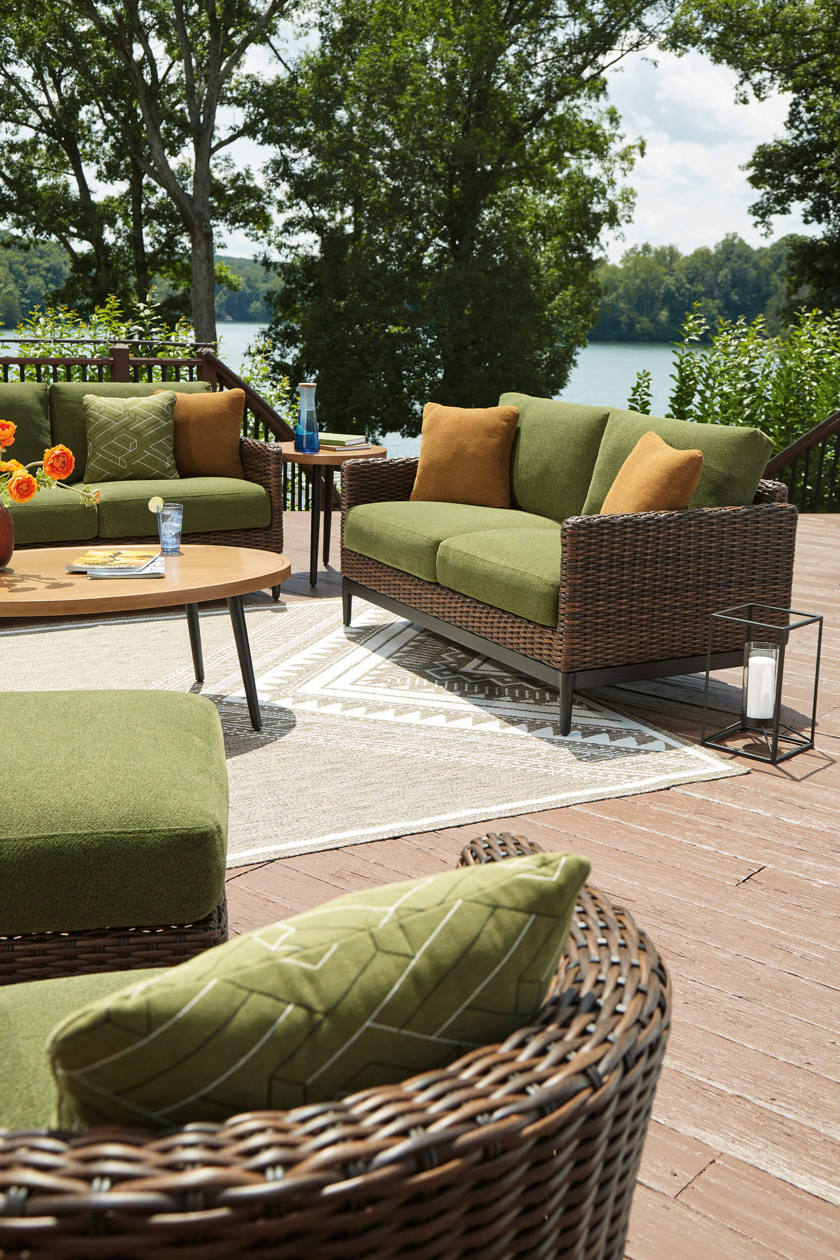 Horizon Hall Resin Wicker/Aluminum Patio Set