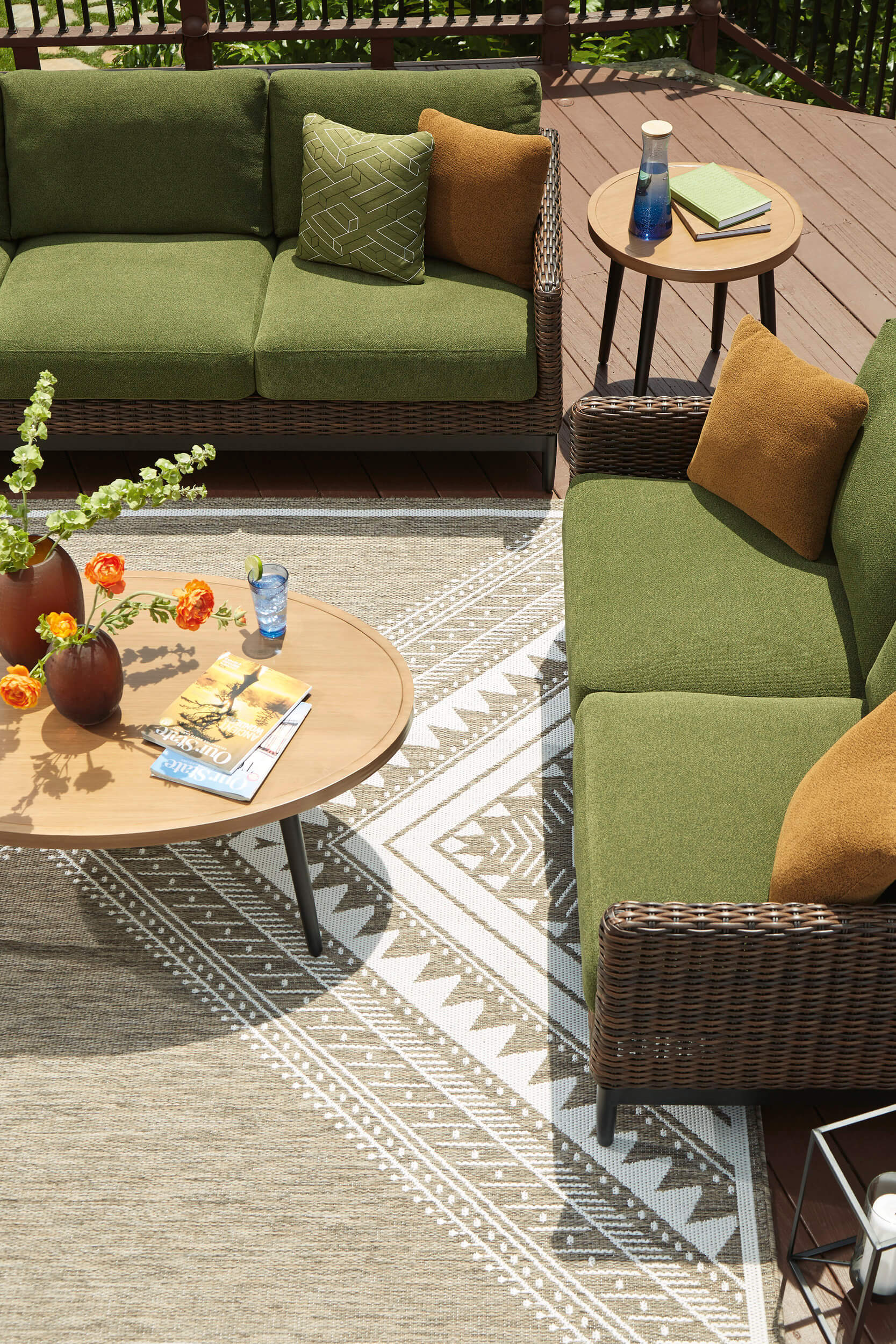 Horizon Hall Resin Wicker/Aluminum Patio Set