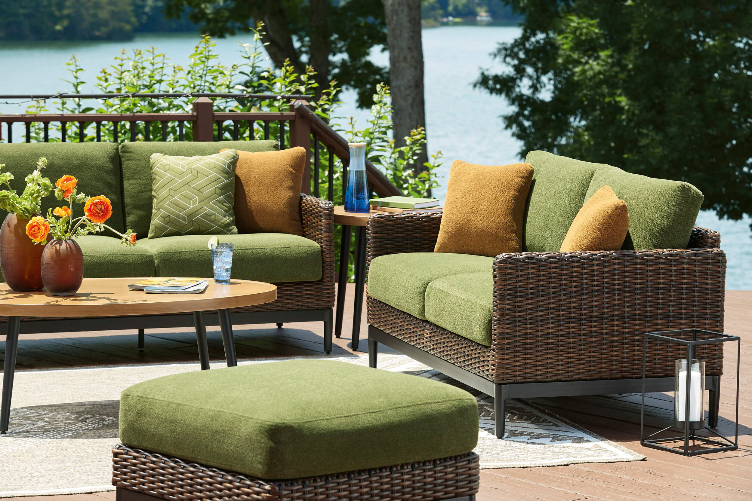 Horizon Hall Resin Wicker/Aluminum Patio Set