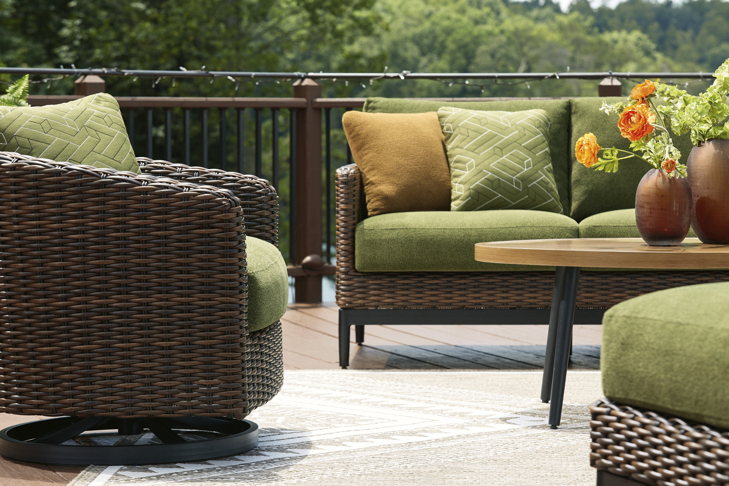 Horizon Hall Resin Wicker/Aluminum Patio Set