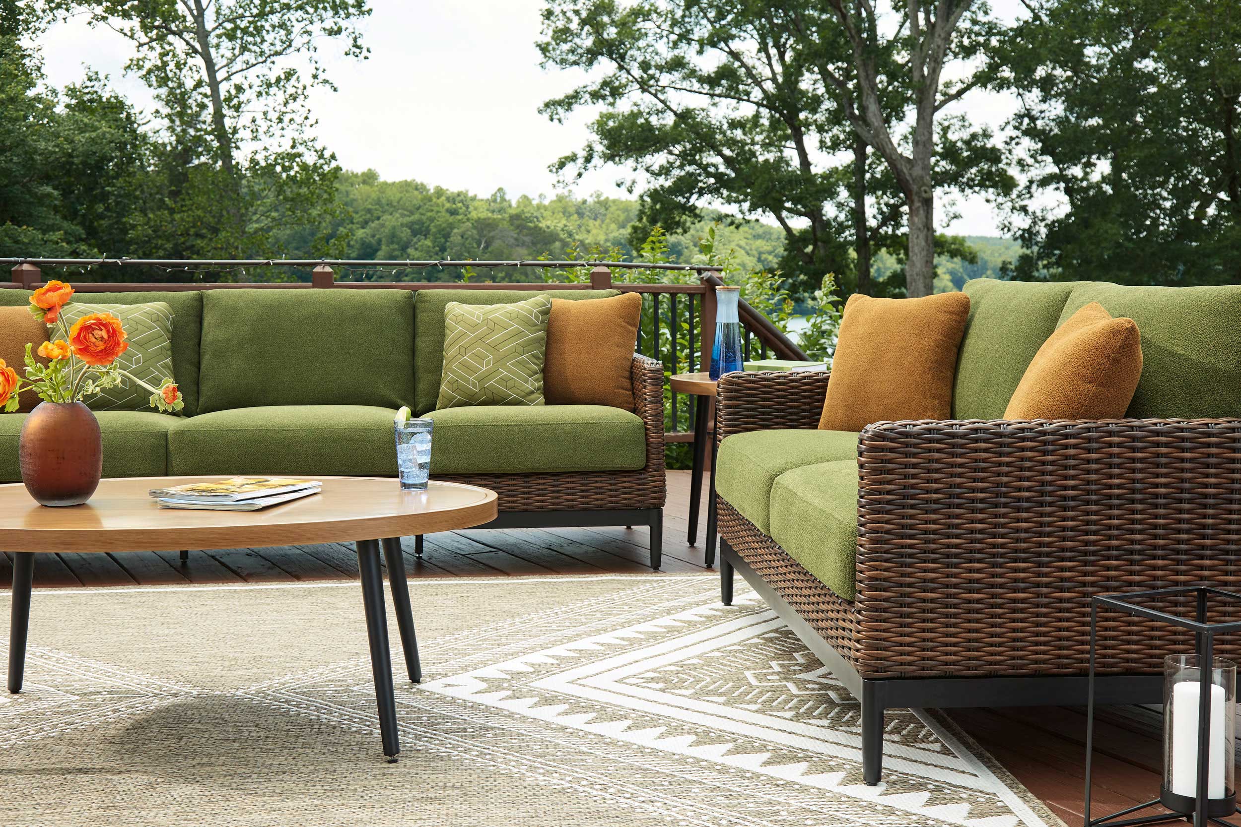 Horizon Hall Resin Wicker/Aluminum Patio Set