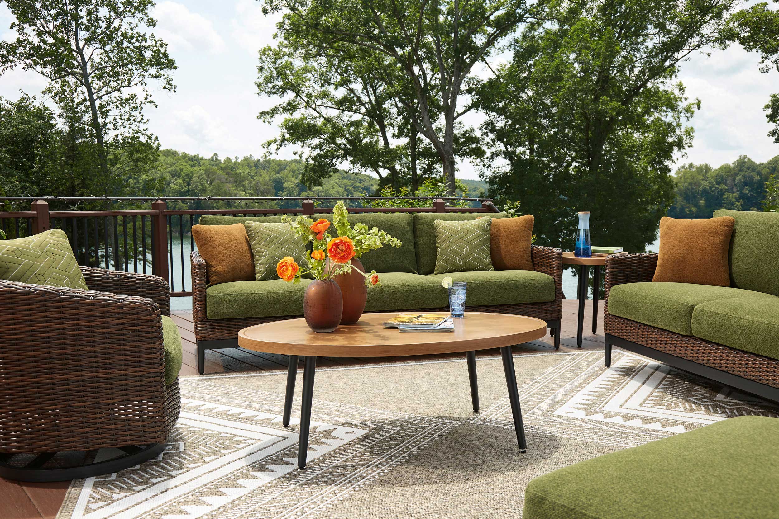 Horizon Hall Resin Wicker/Aluminum Patio Set