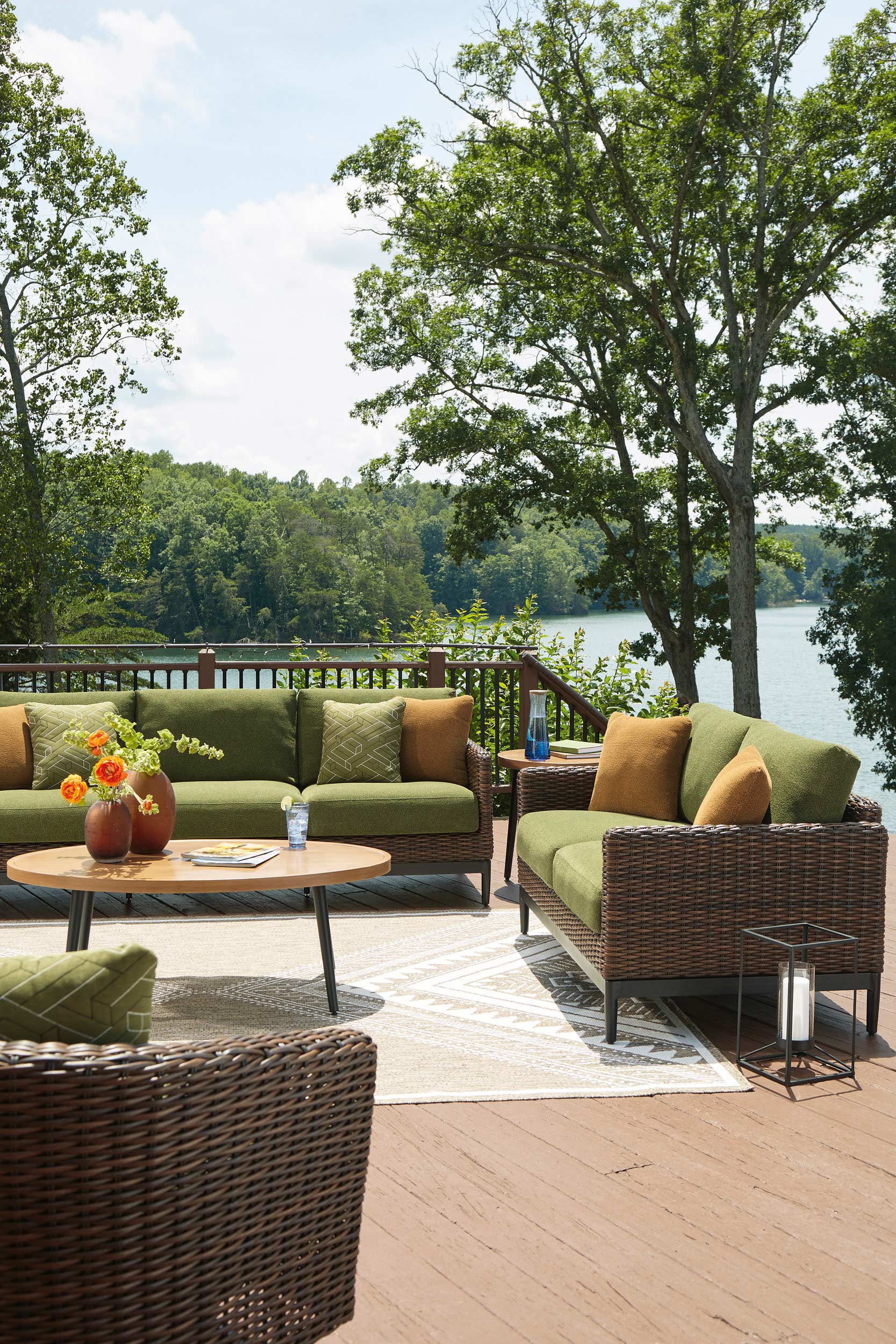 Horizon Hall Resin Wicker/Aluminum Patio Set