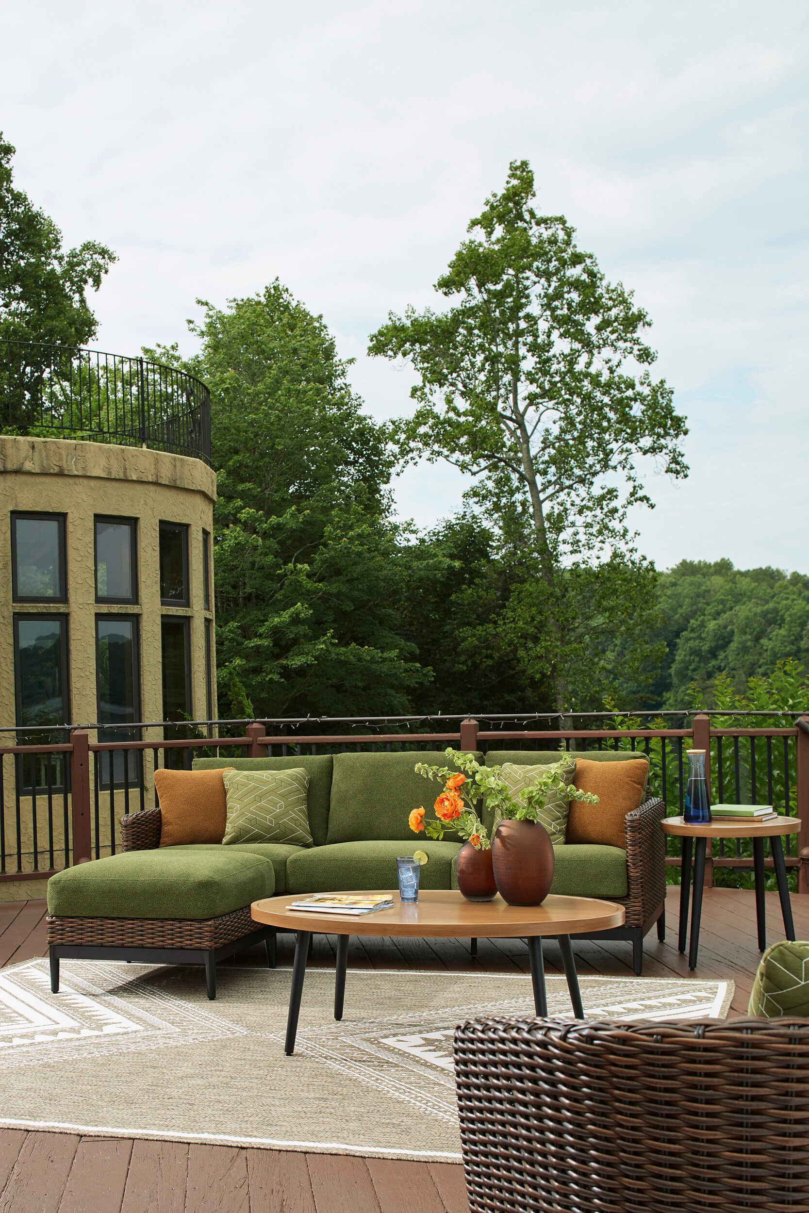Horizon Hall Resin Wicker/Aluminum Patio Set