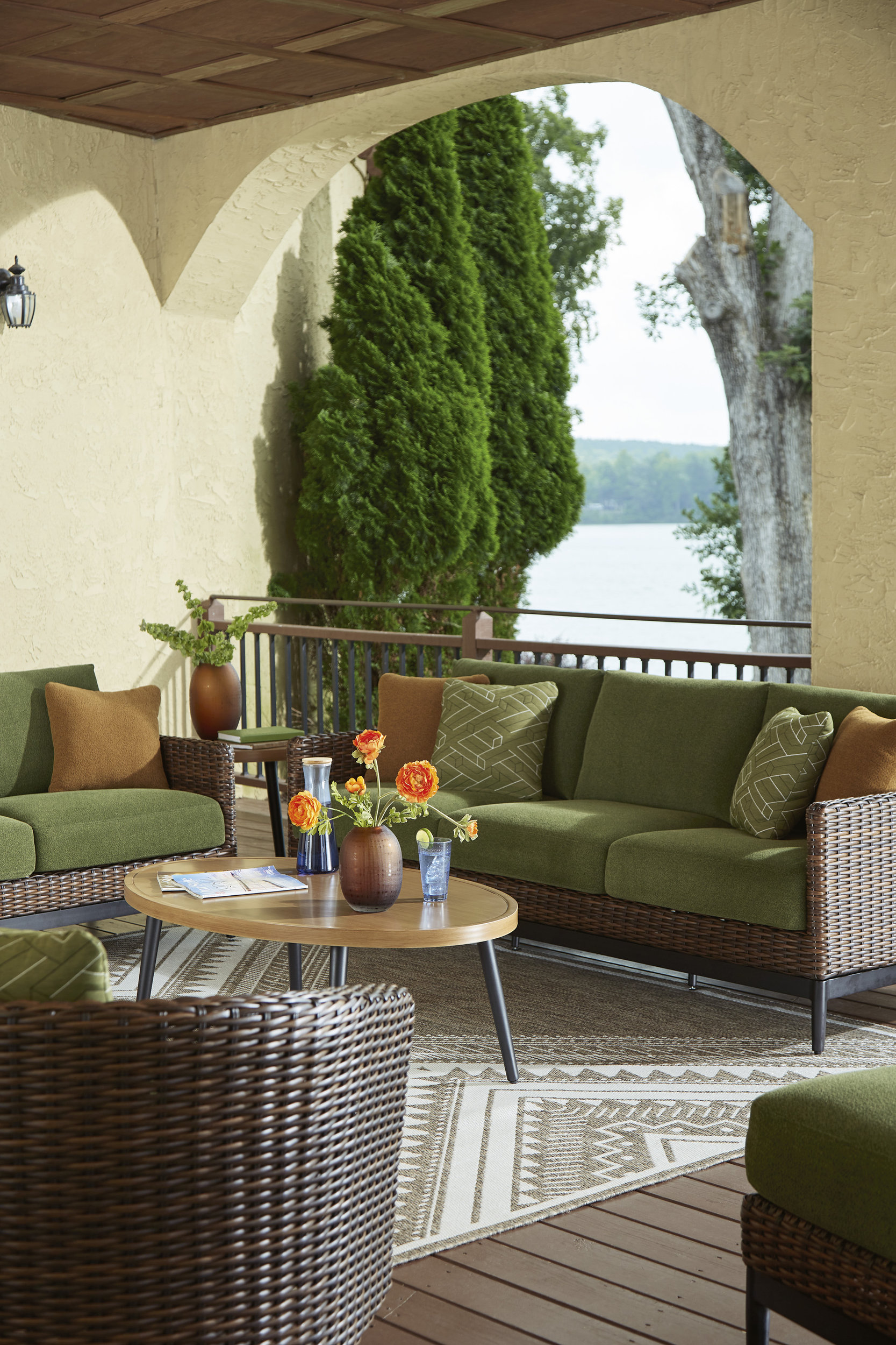 Horizon Hall Resin Wicker/Aluminum Patio Set