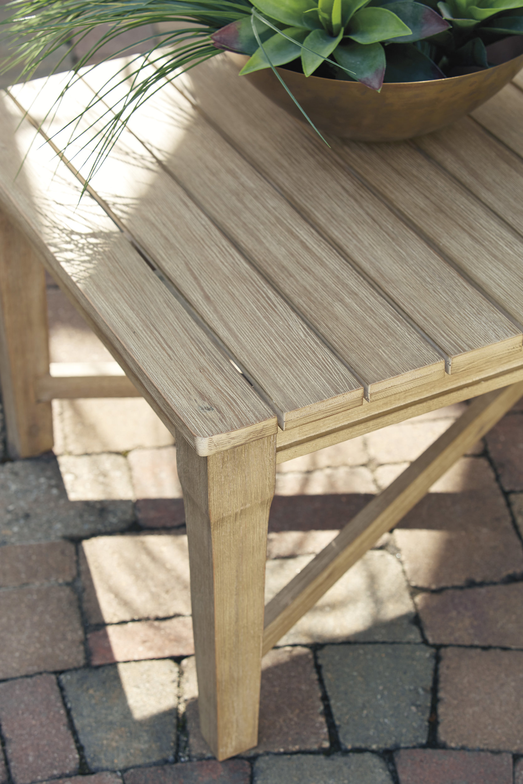 Carter Hall Polyester/Wood Patio Set
