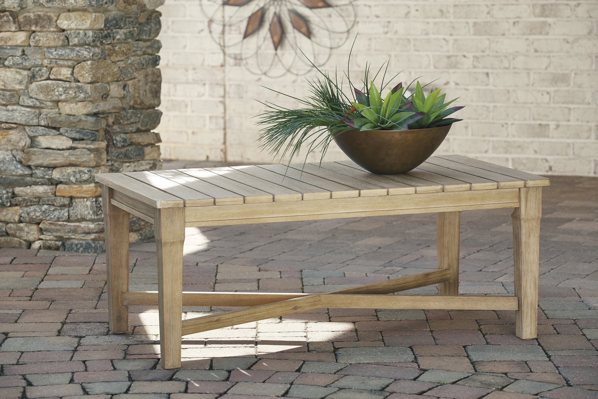 Carter Hall Polyester/Wood Patio Set