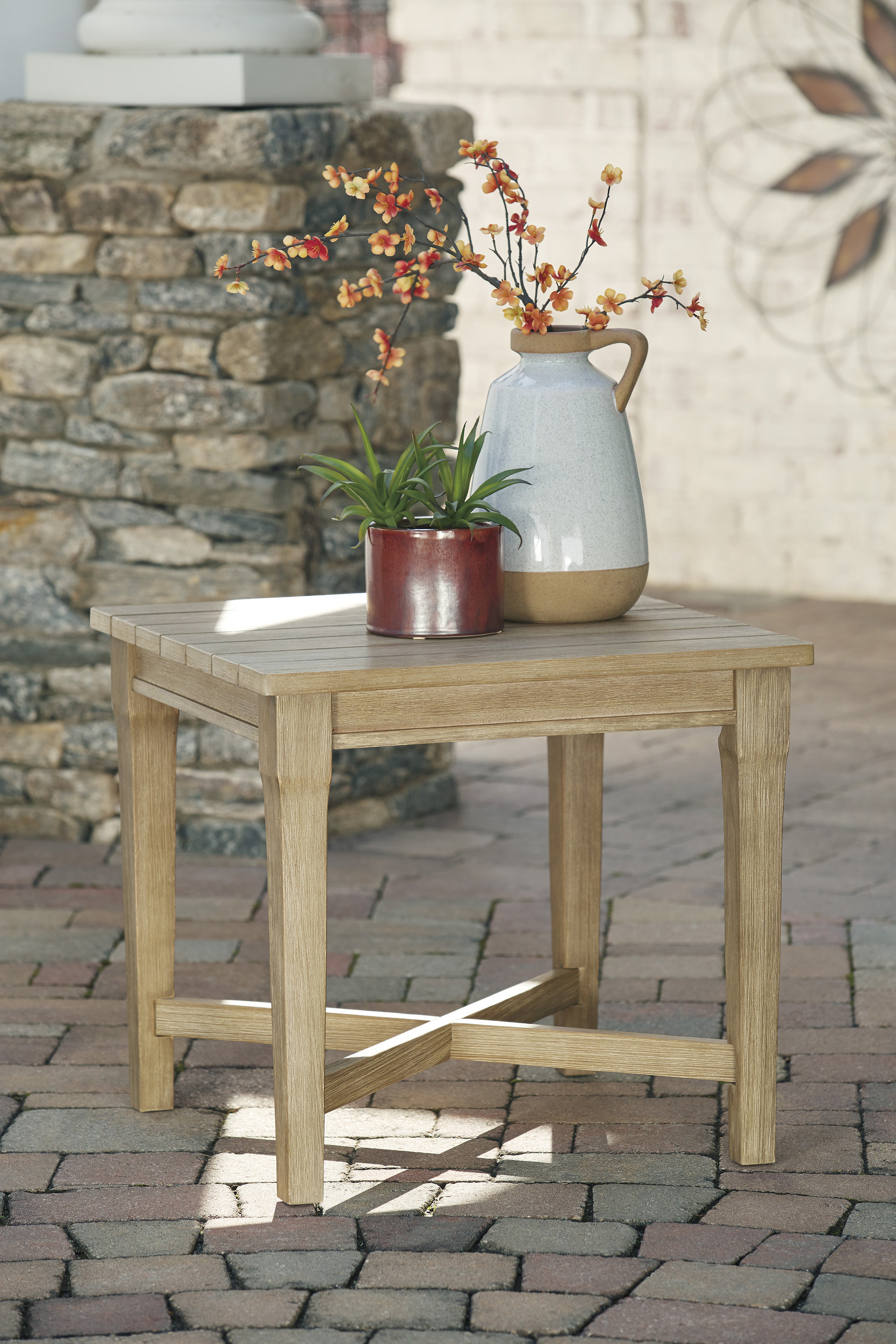 Carter Hall Polyester/Wood Patio Set