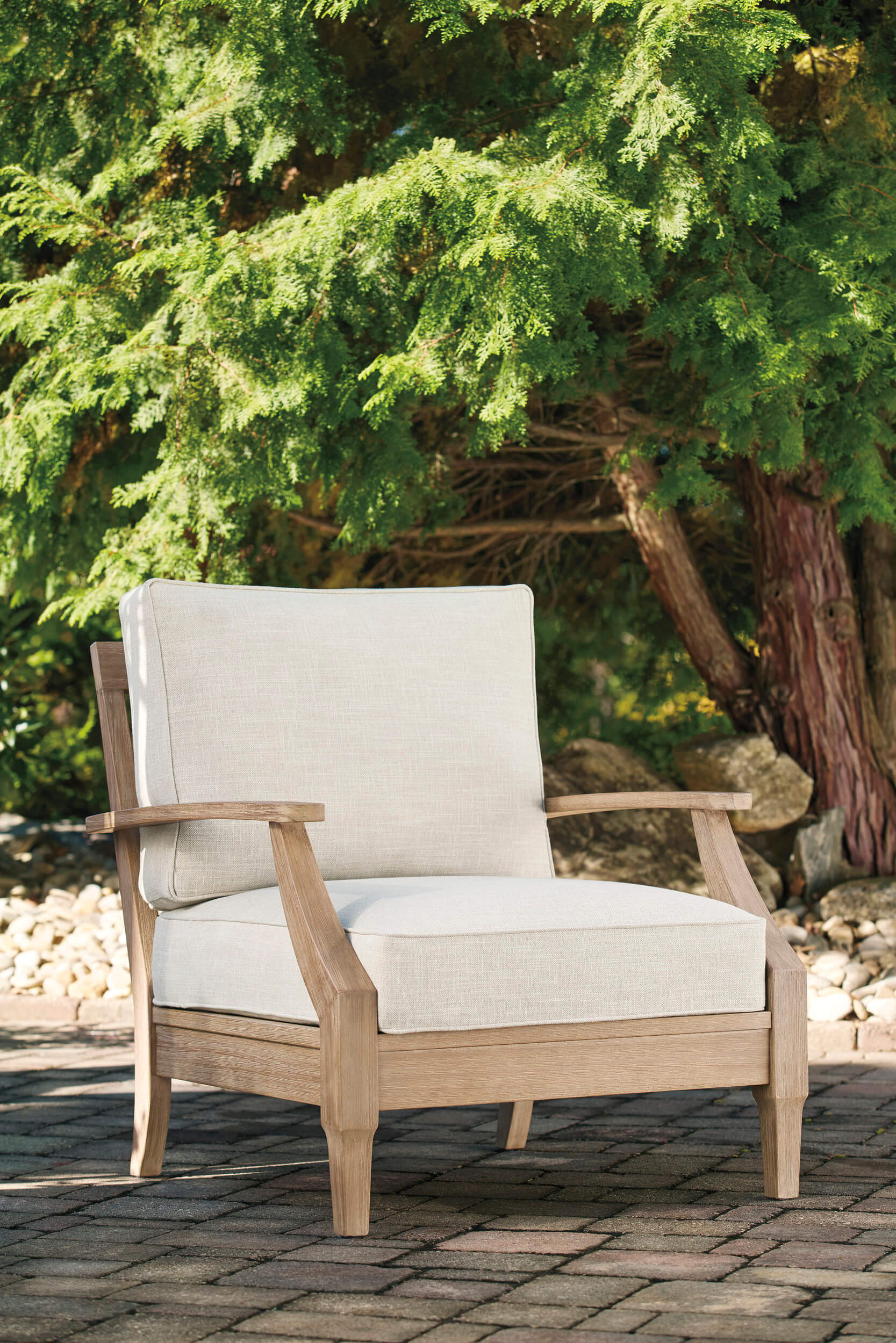 Carter Hall Polyester/Wood Patio Set