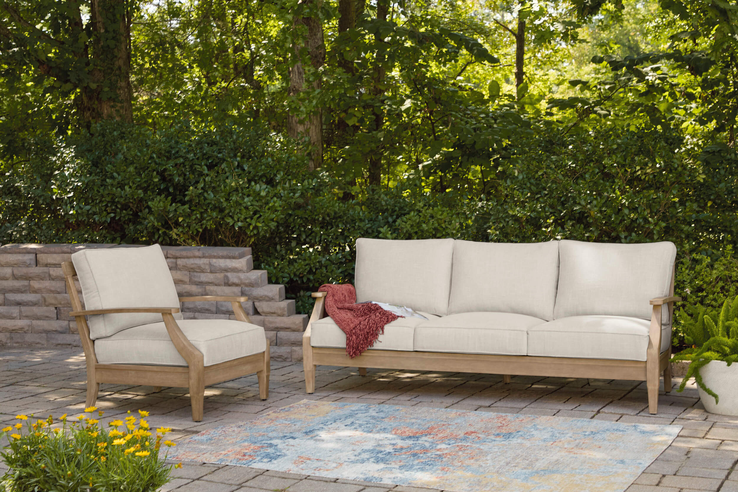 Carter Hall Polyester/Wood Outdoor Lounge Chair with Cushion