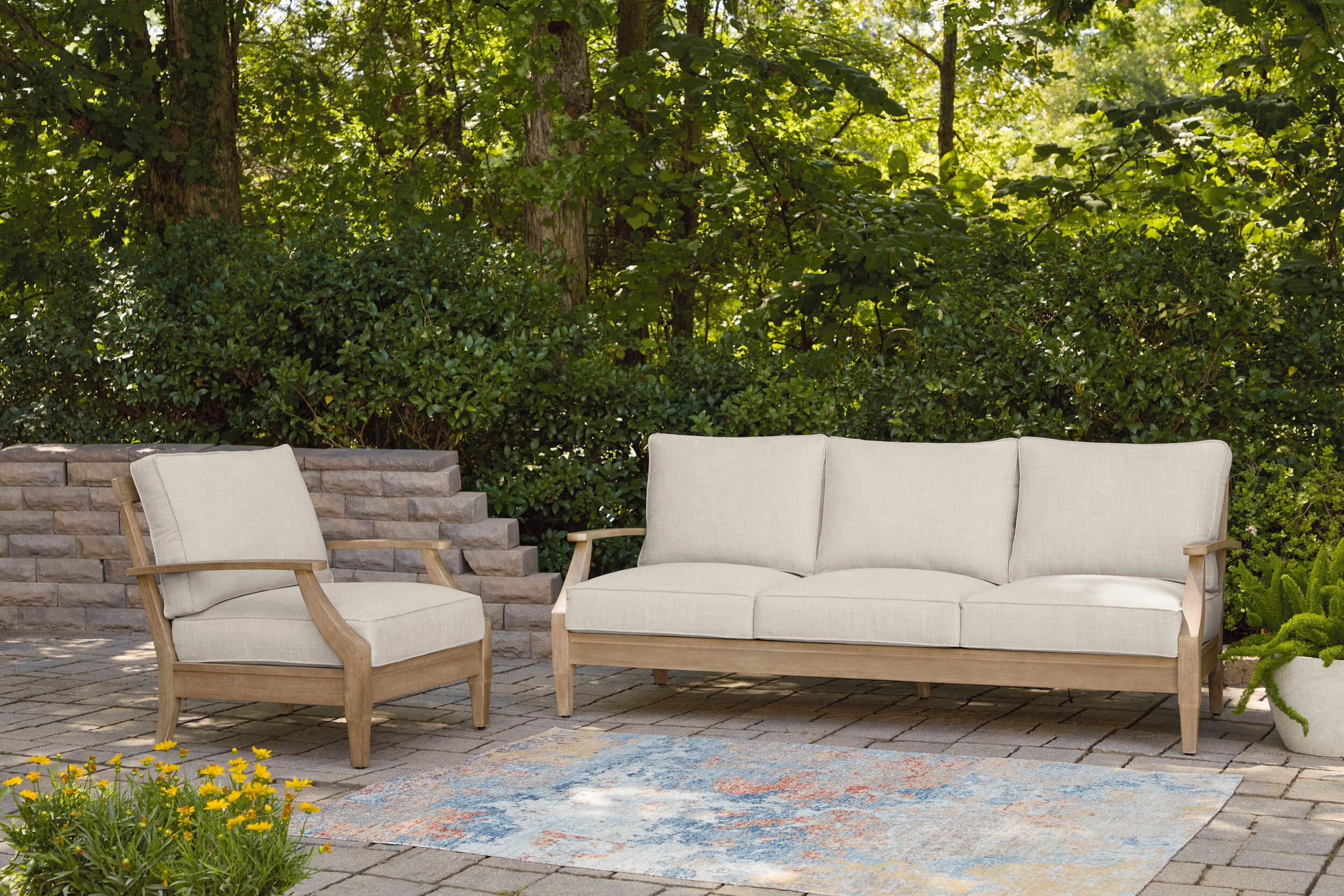 Carter Hall Polyester/Wood Outdoor Lounge Chair with Cushion
