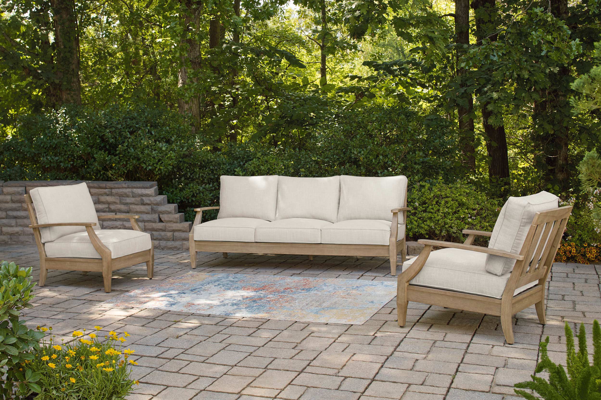 Carter Hall Polyester/Wood Outdoor Lounge Chair with Cushion