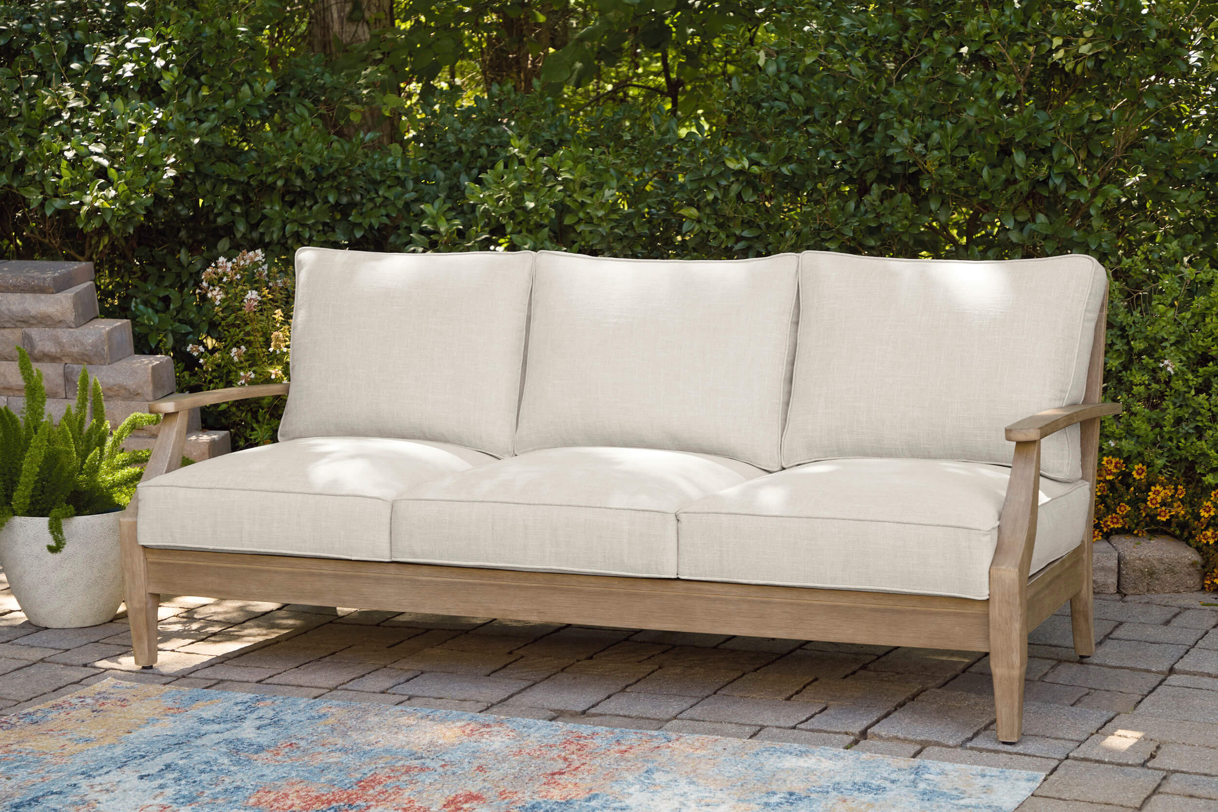 Carter Hall Polyester/Wood Patio Set