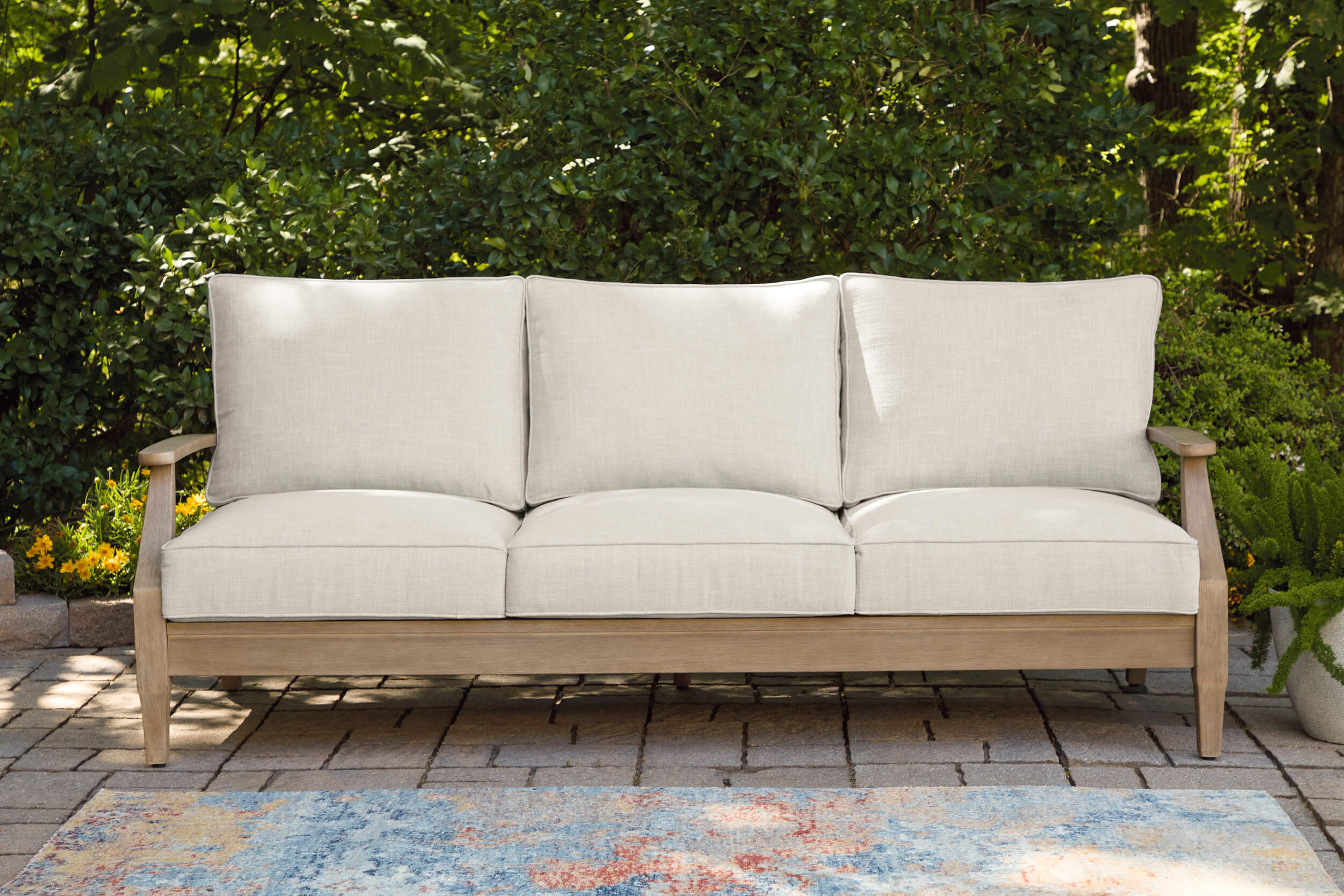 Carter Hall Polyester/Wood Patio Set