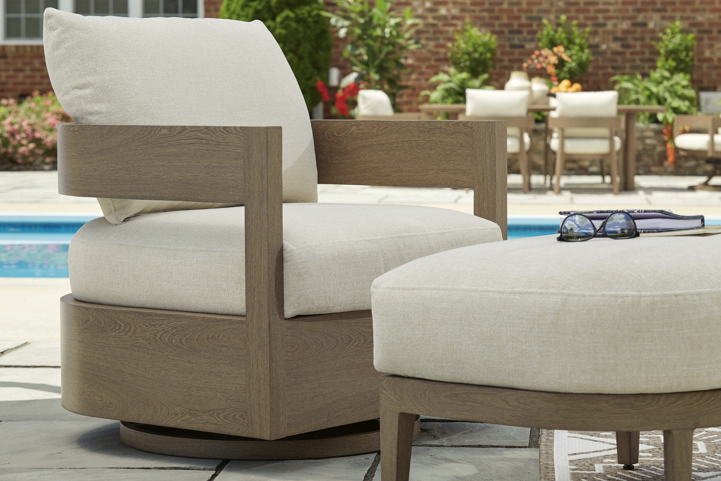 Serene Bay Aluminum/Polyester Swivel Glider Chair with Cushion