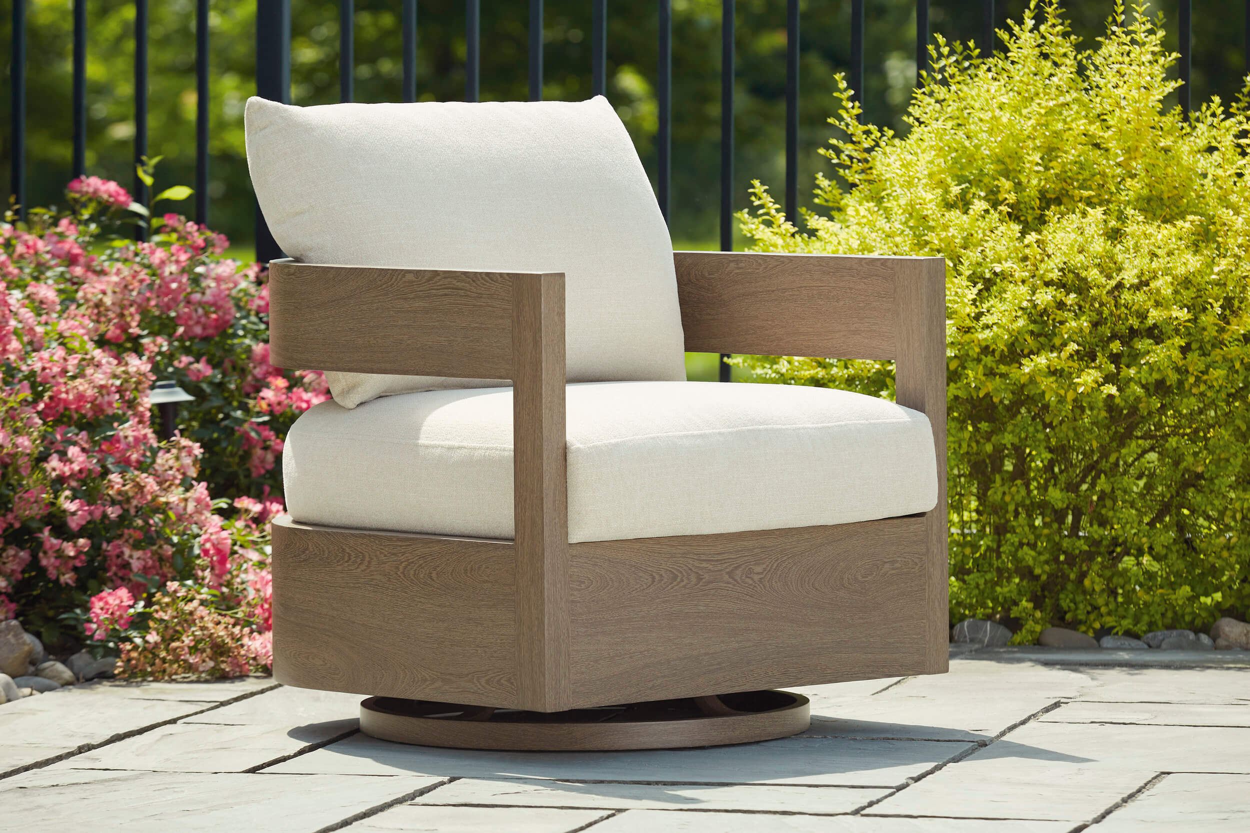 Serene Bay Aluminum/Polyester Patio Set