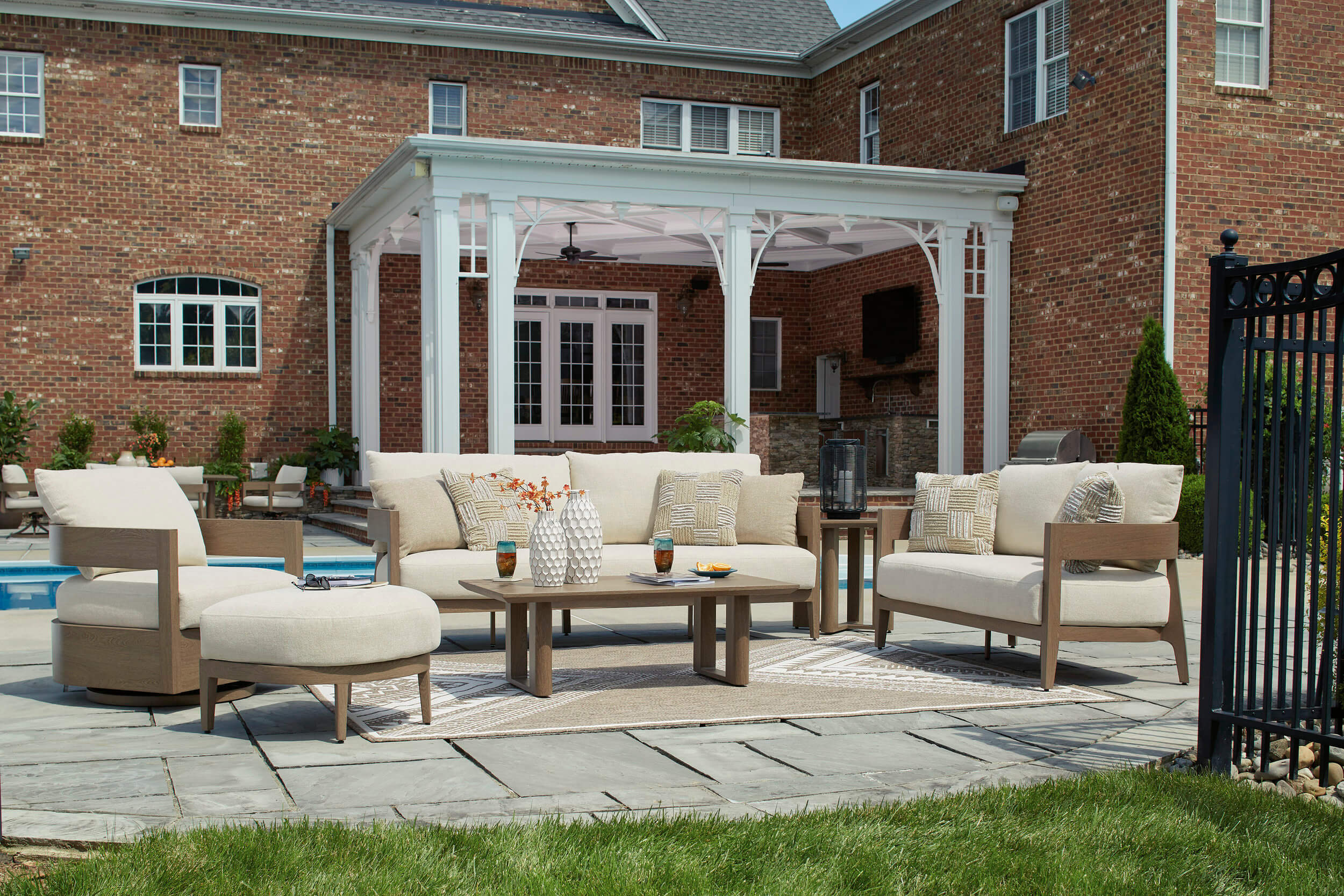 Serene Bay Square Aluminum End Table