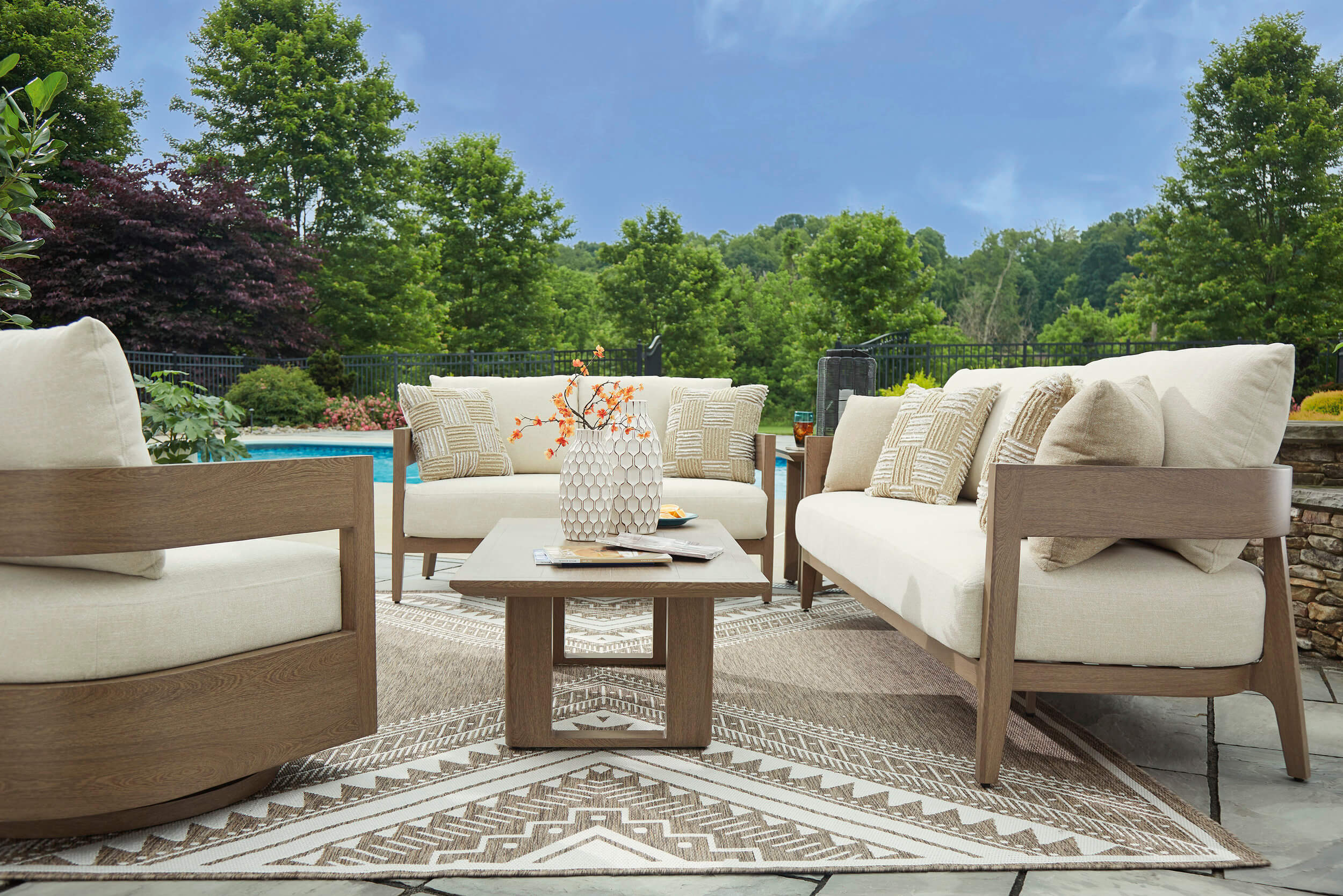 Serene Bay Aluminum/Polyester Sofa with Cushion