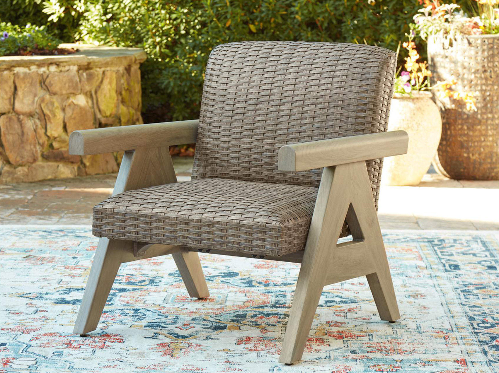 Cliff Trails Wicker/Aluminum Rocking Lounge Chair