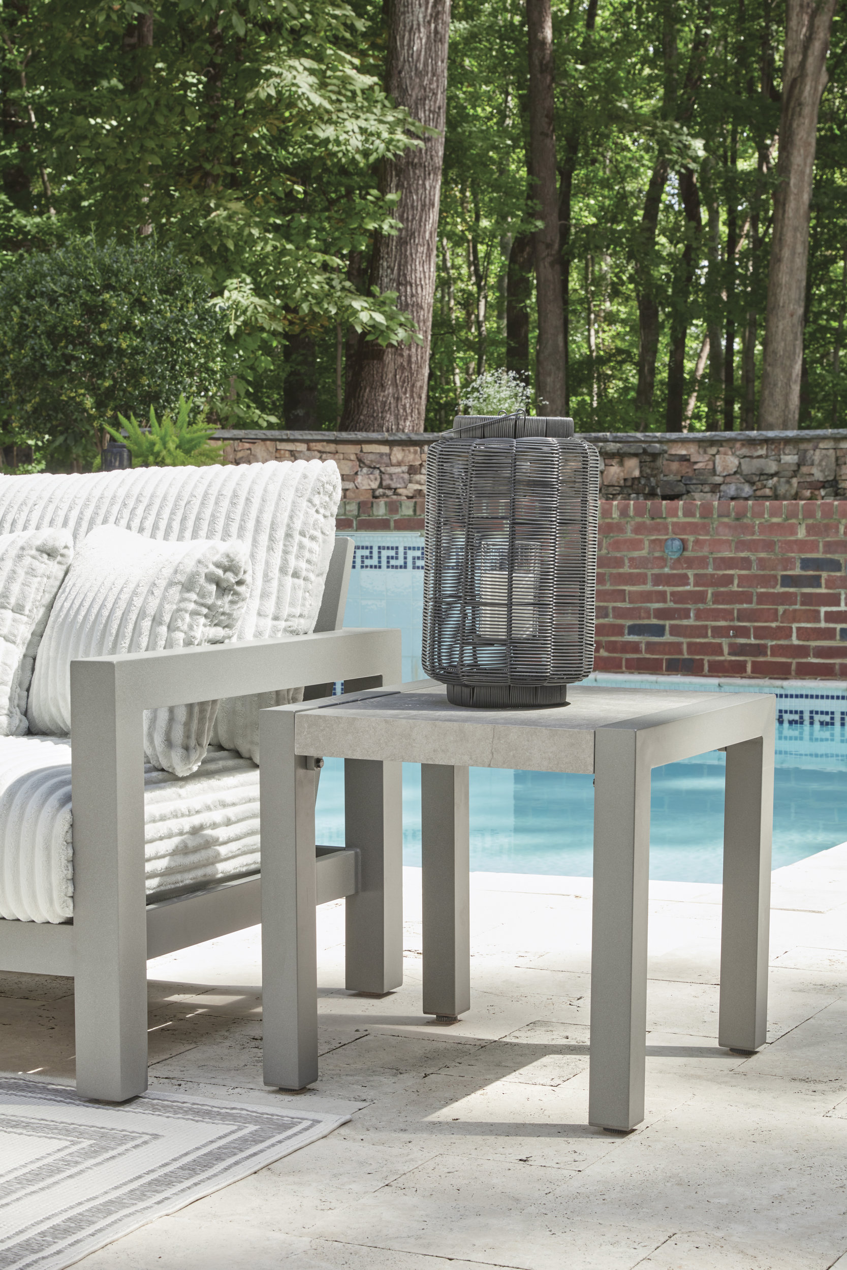 Hurley Park Aluminum/Polyester Patio Set