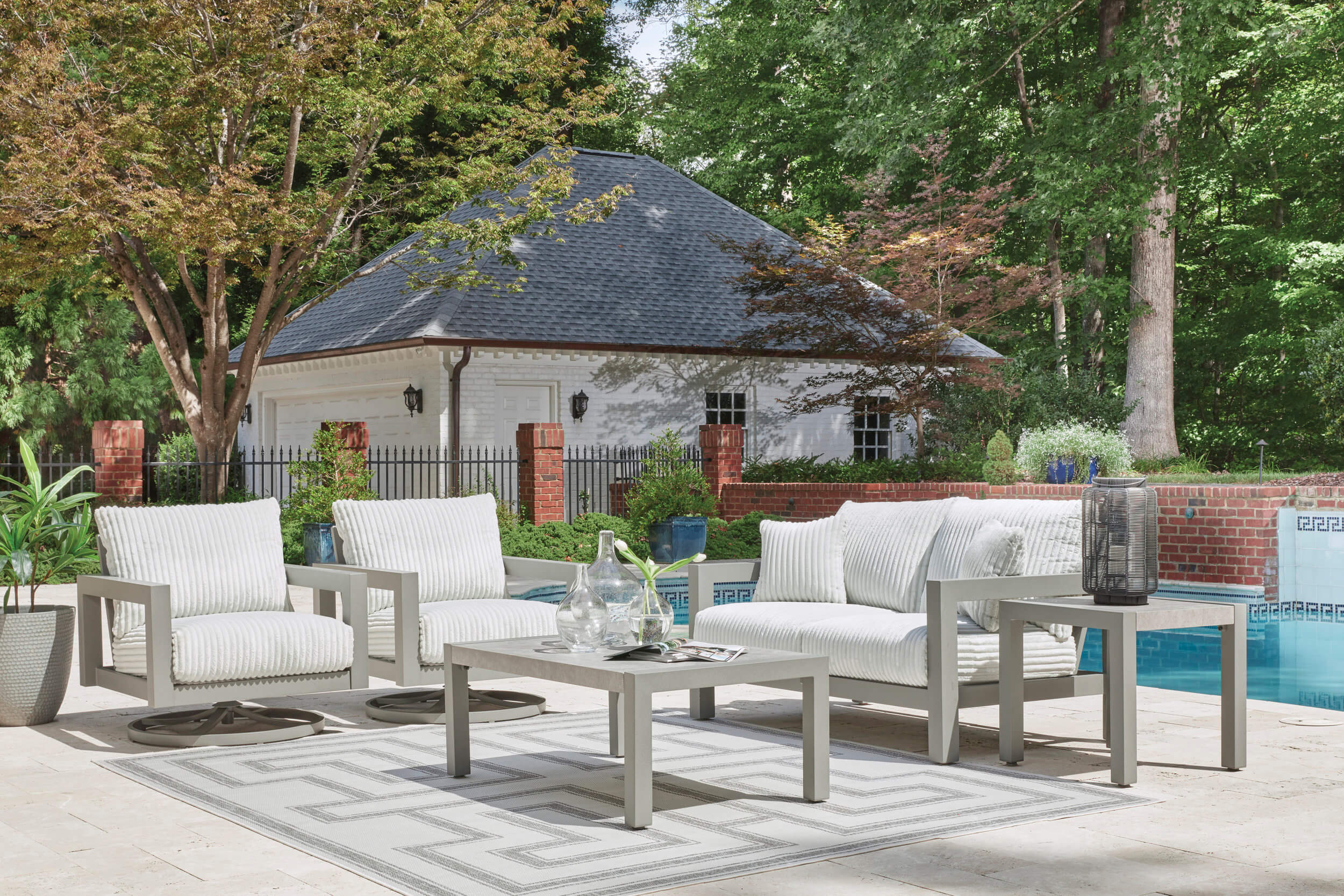 Hurley Park Aluminum/Polyester Loveseat with Cushion