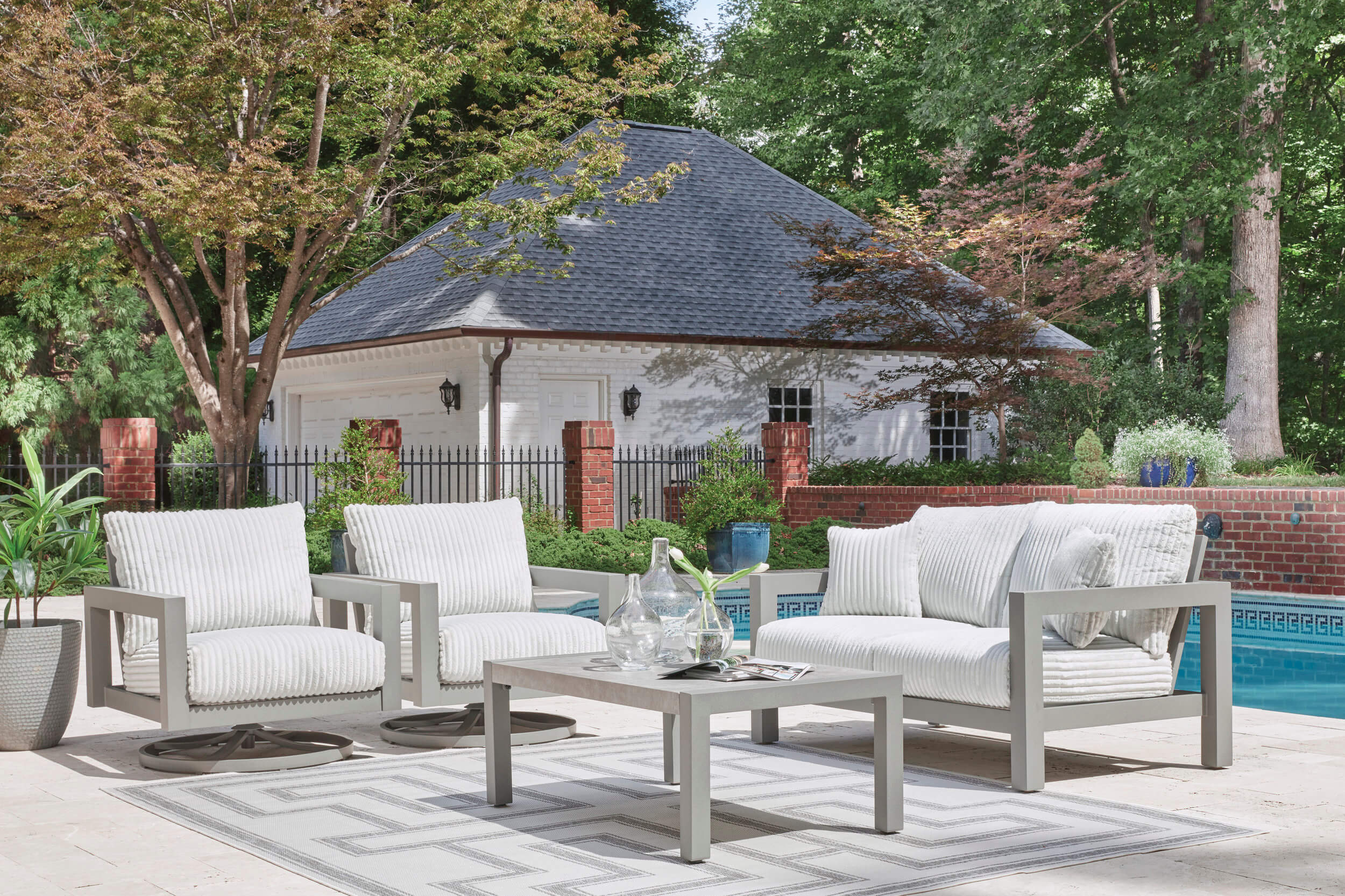 Hurley Park Aluminum/Polyester Loveseat with Cushion