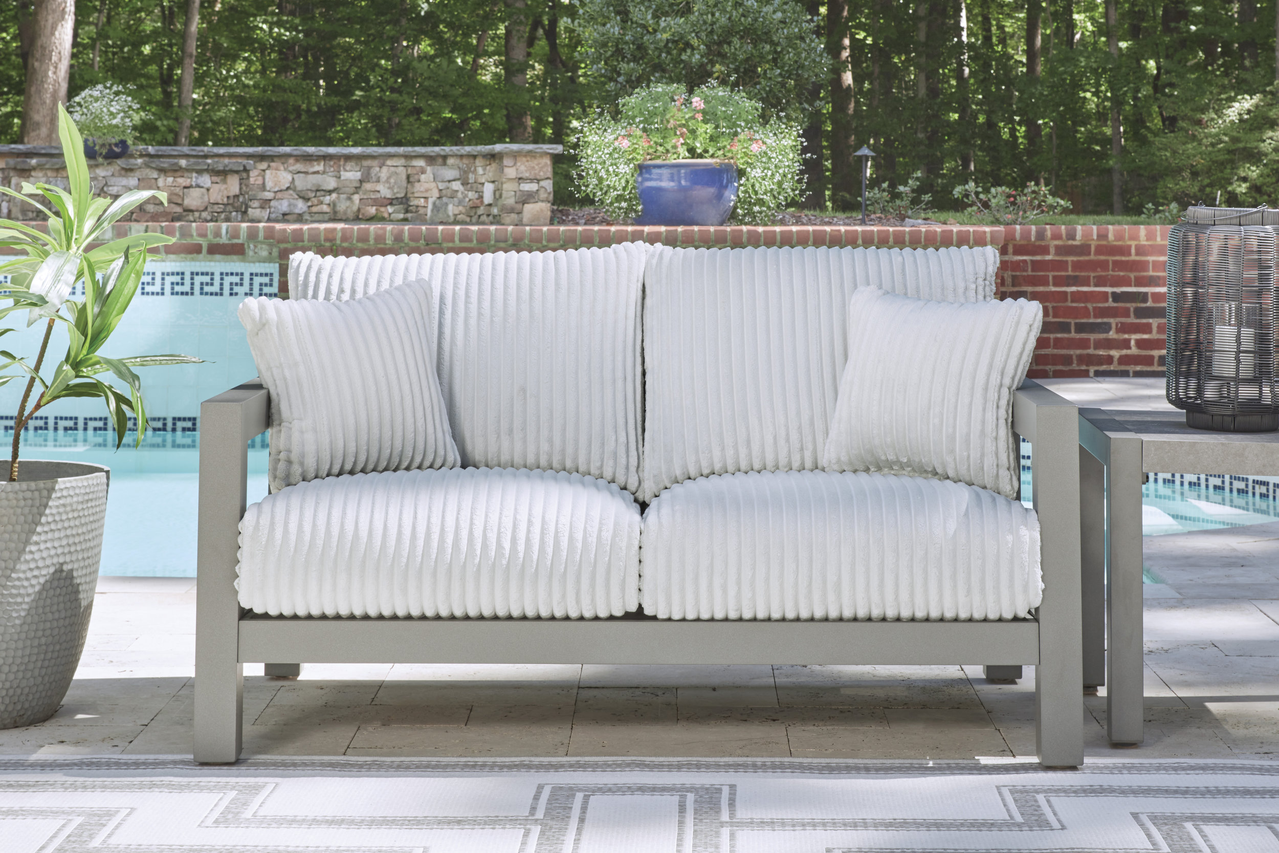 Hurley Park Aluminum/Polyester Patio Set