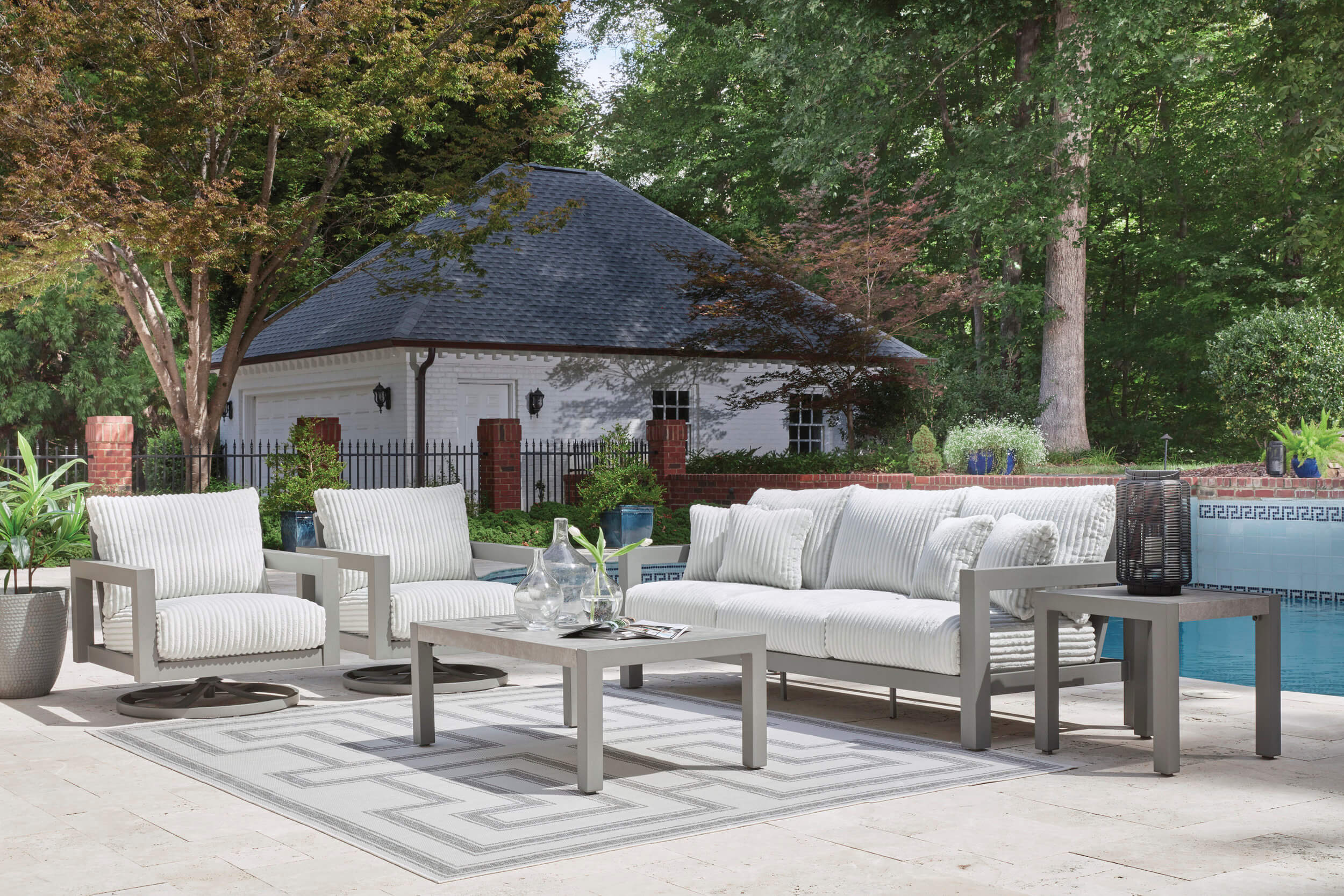 Hurley Park Aluminum/Polyester Patio Set