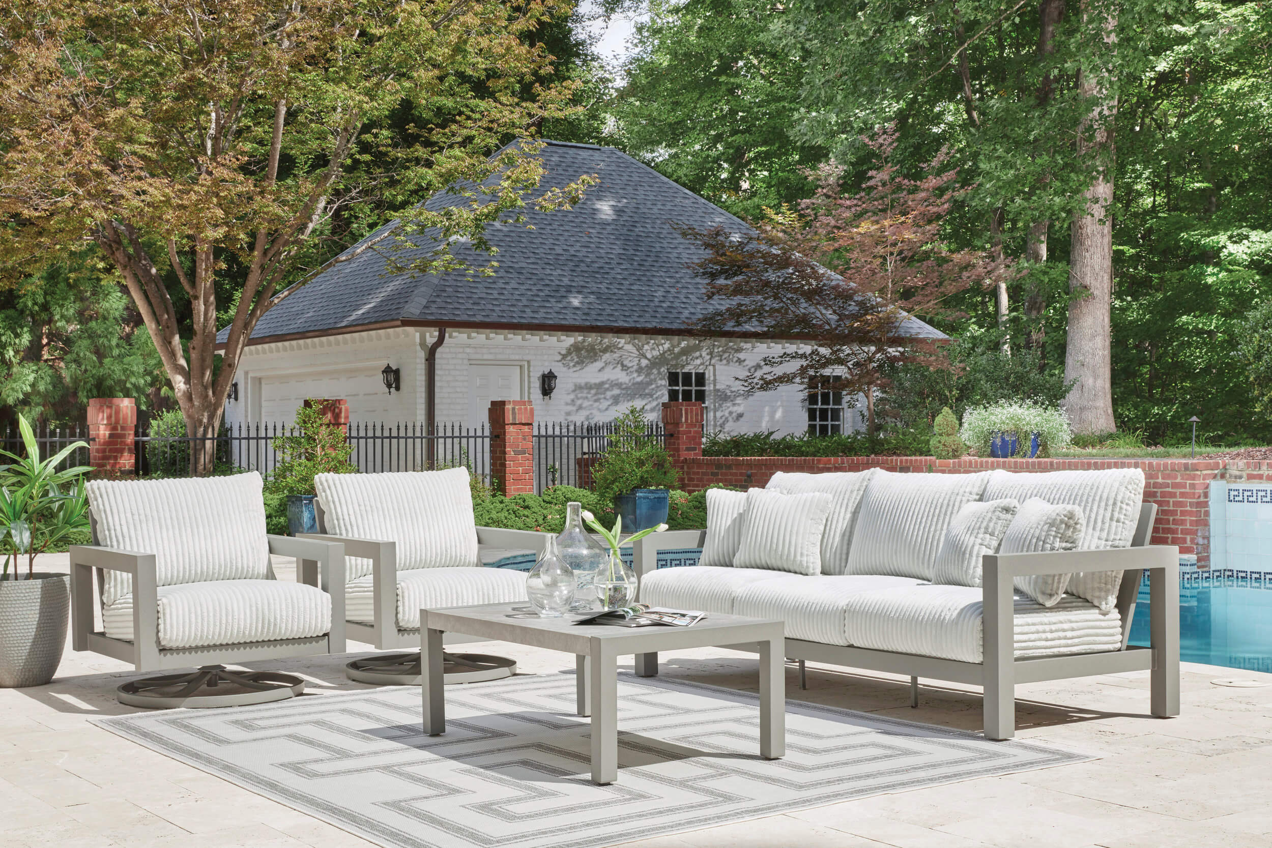 Hurley Park Aluminum/Polyester Patio Set