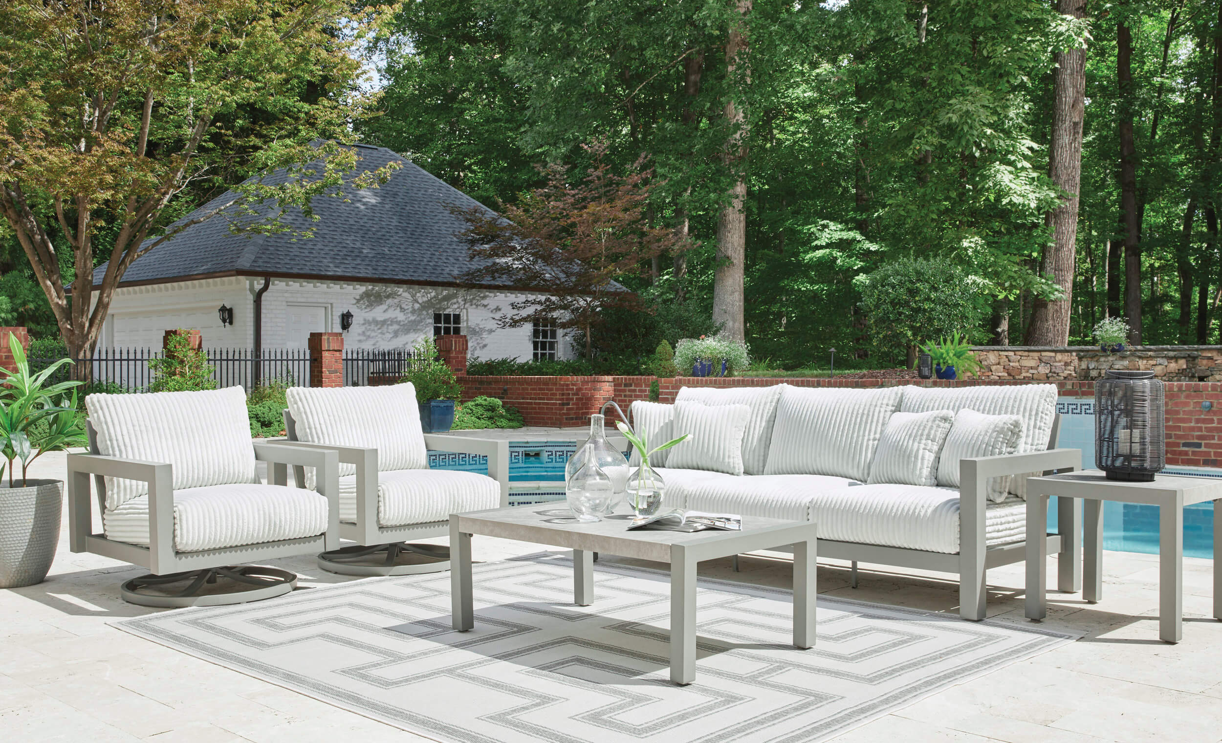 Hurley Park Aluminum/Polyester Patio Set