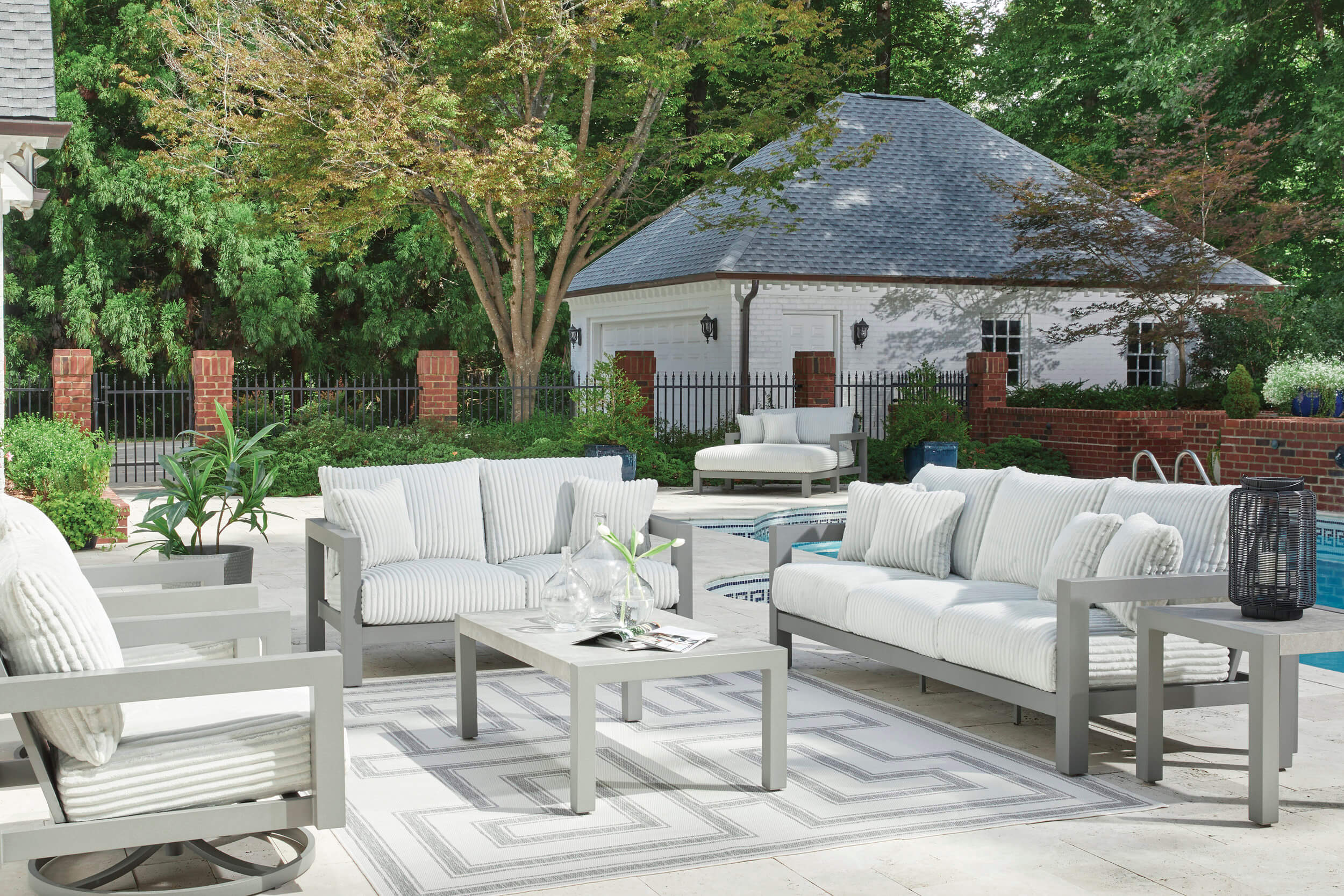 Hurley Park Aluminum/Polyester Loveseat with Cushion