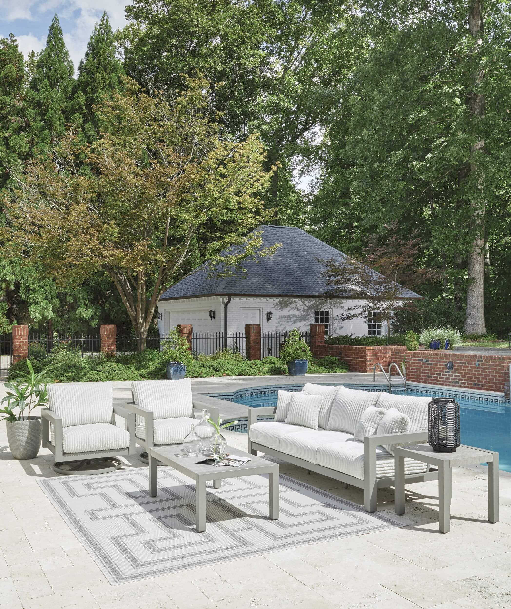Hurley Park Aluminum/Polyester Patio Set