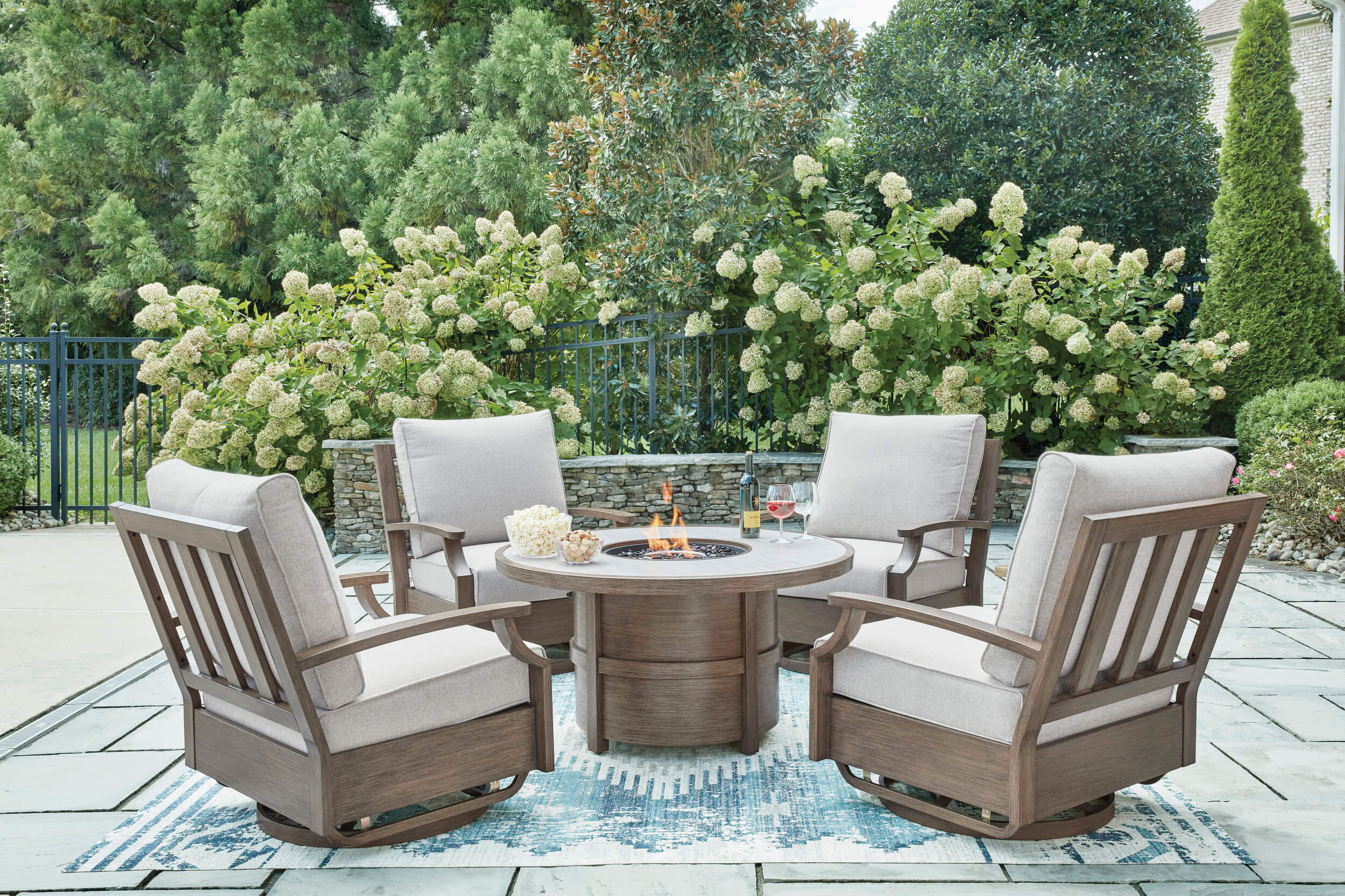 Rainier Ranch Aluminum/Polyester Swivel Glider Chair with Cushion