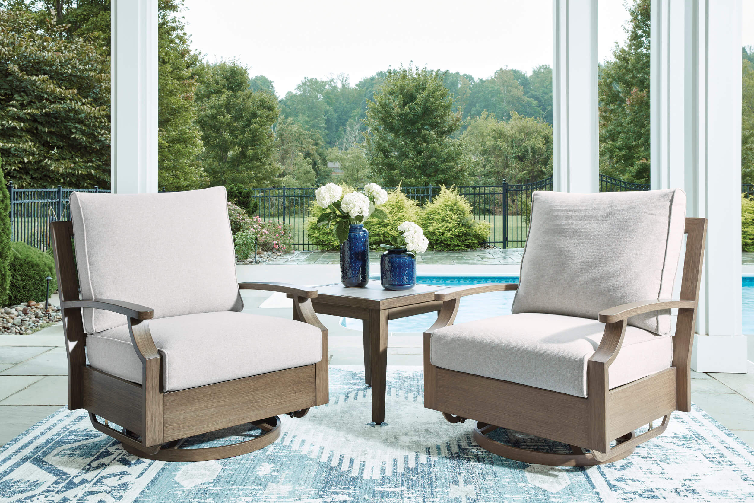Rainier Ranch Aluminum/Polyester Swivel Glider Chair with Cushion