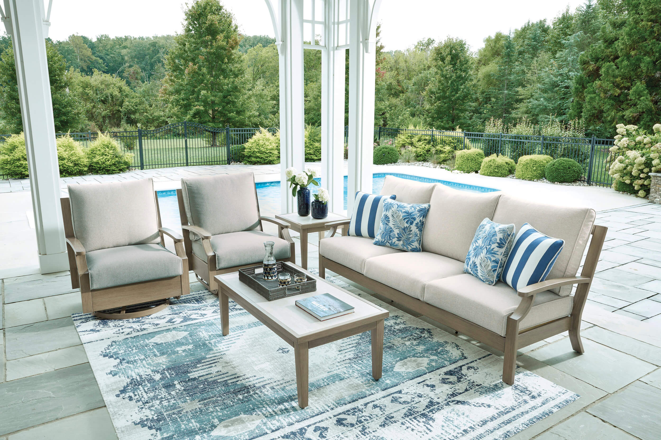 Rainier Ranch Aluminum/Polyester Sofa with Cushion