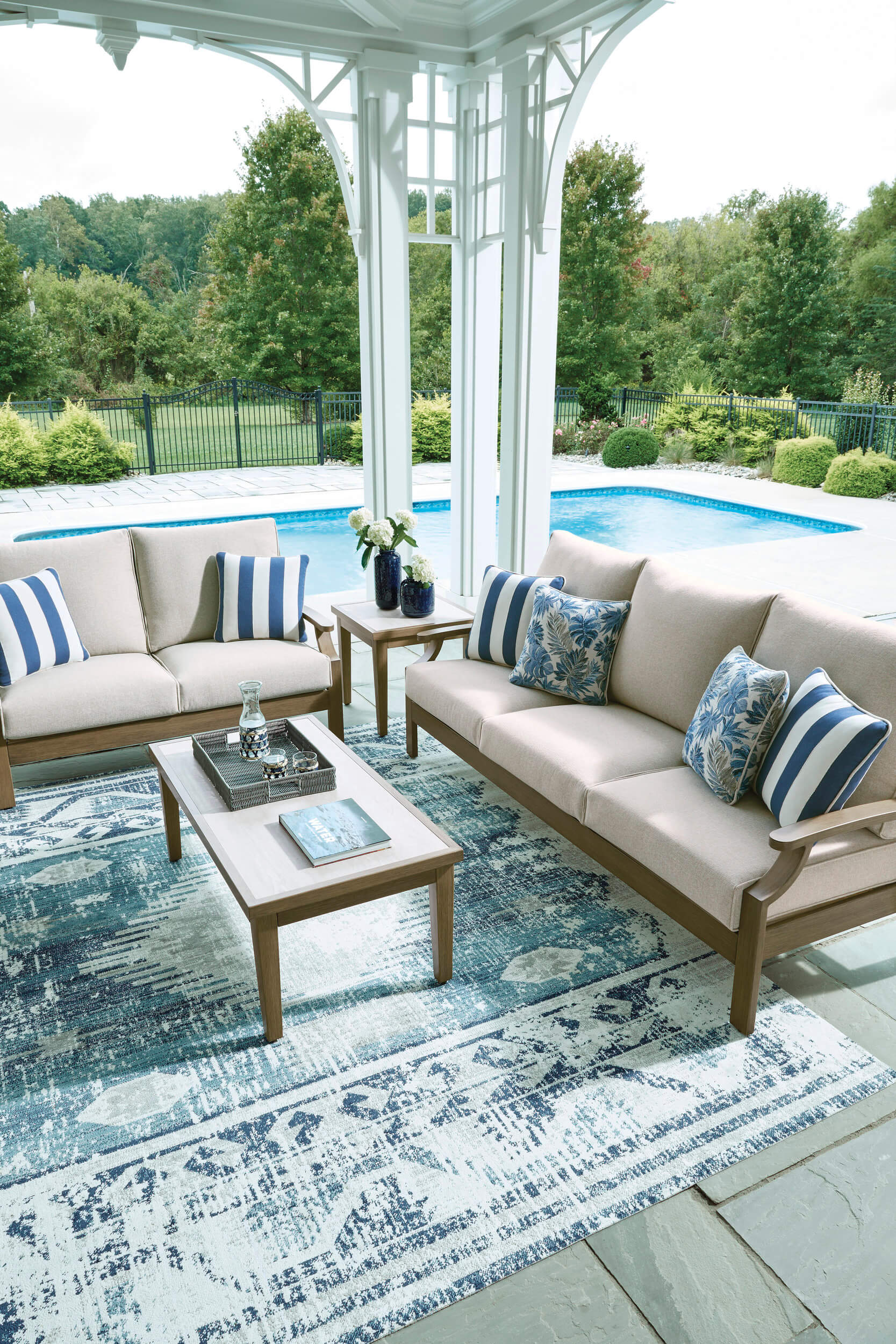 Rainier Ranch Aluminum/Polyester Loveseat with Cushion