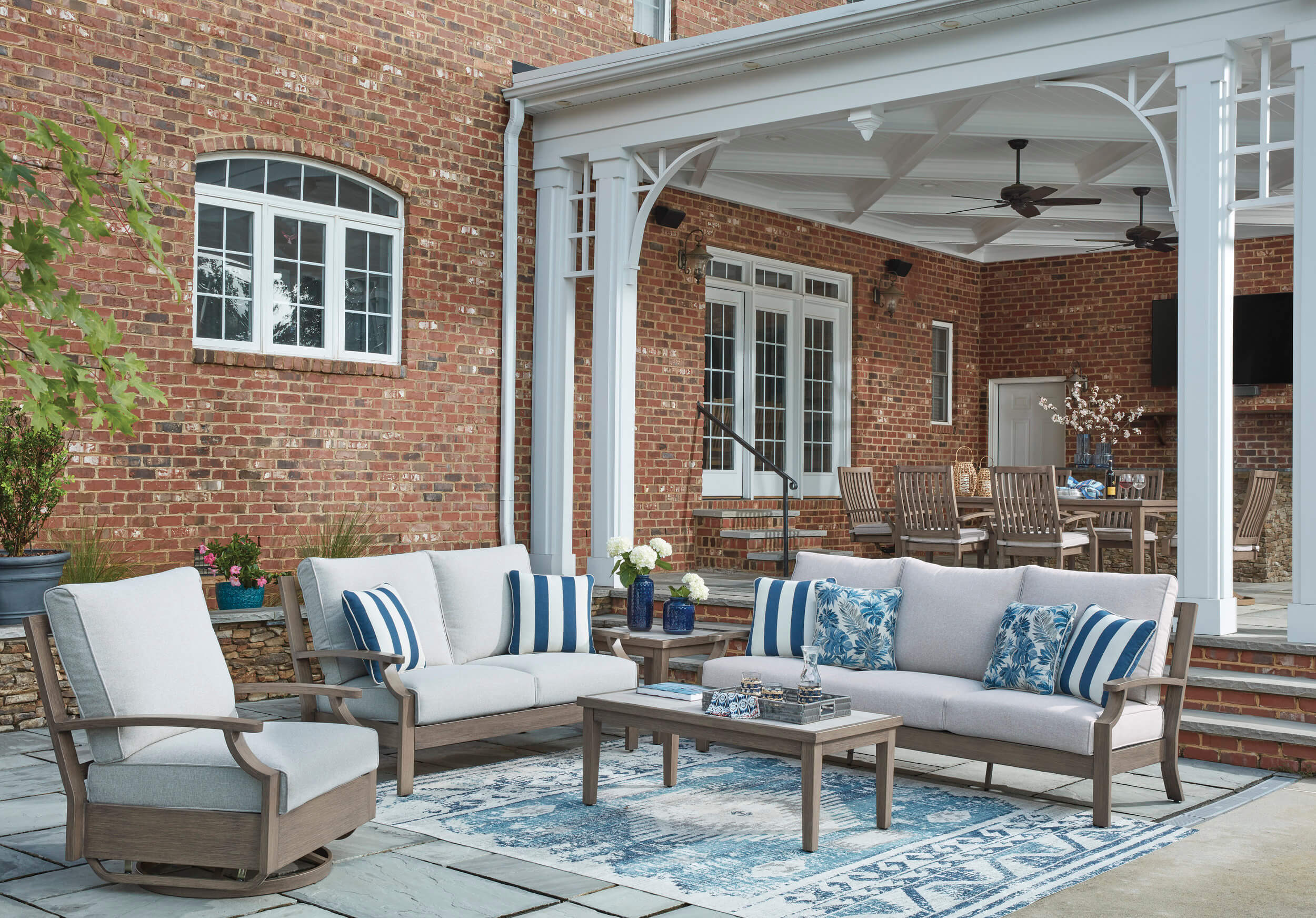 Rainier Ranch Aluminum/Polyester Patio Set