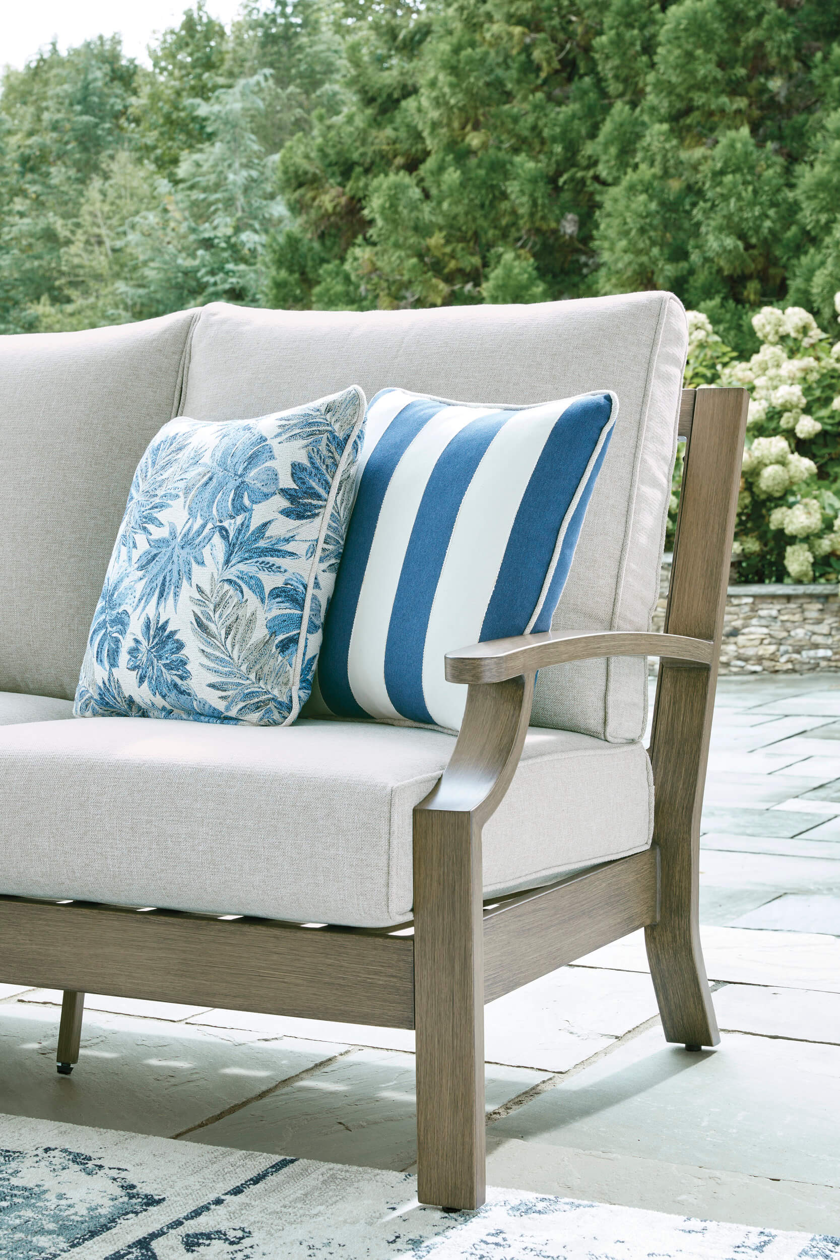 Rainier Ranch Aluminum/Polyester Sofa with Cushion