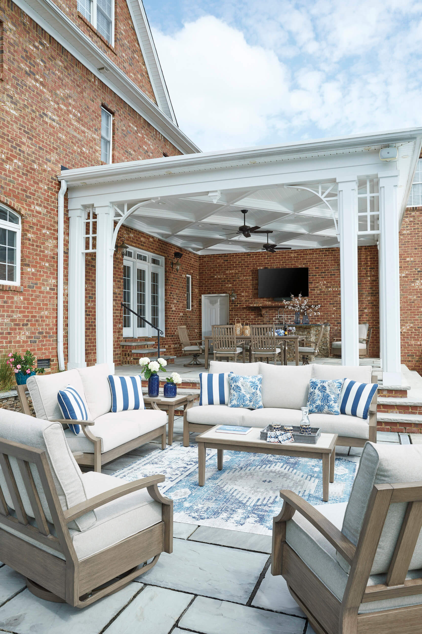 Rainier Ranch Aluminum/Polyester Patio Set