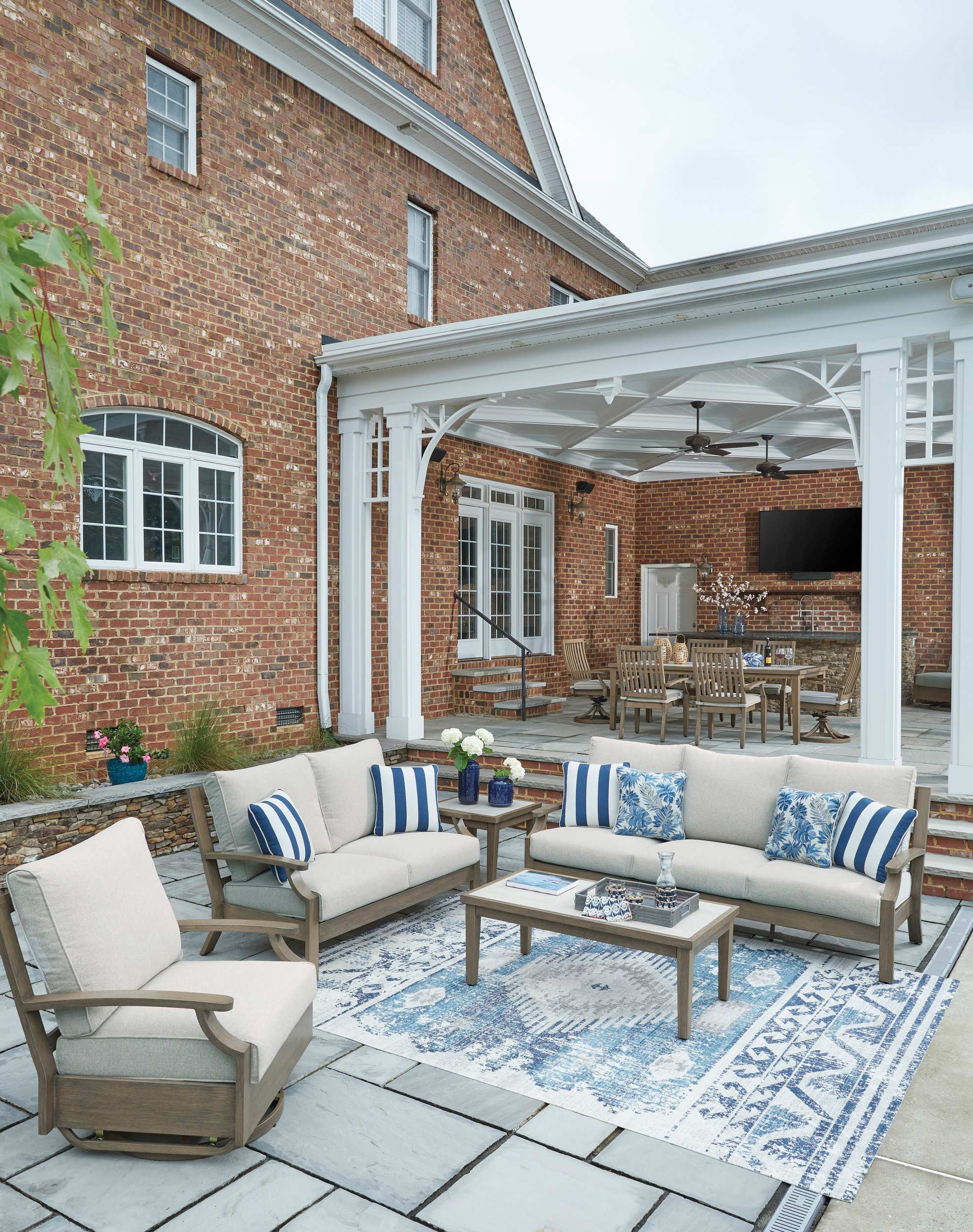 Rainier Ranch Aluminum/Polyester Patio Set