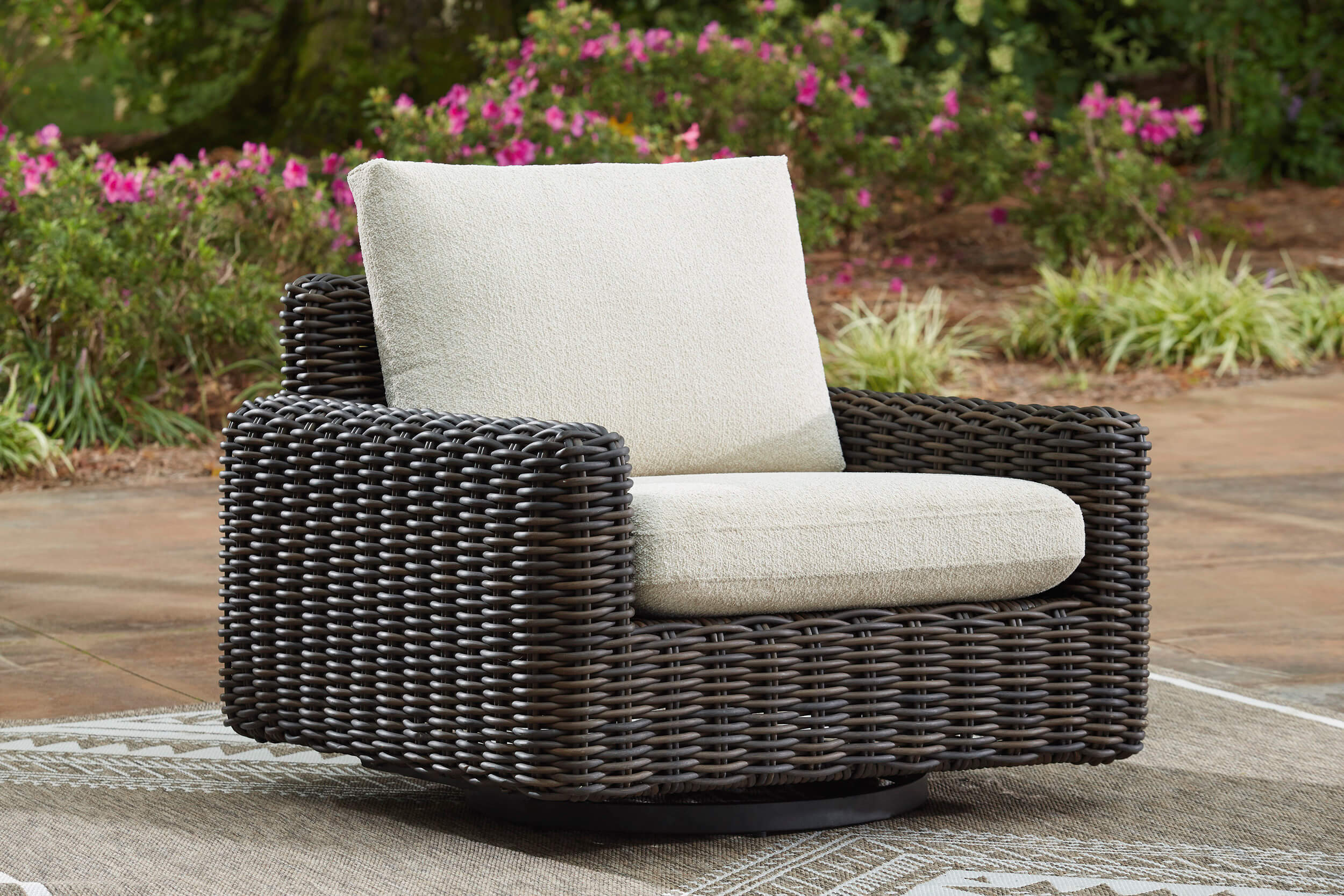 Kimora L-Shaped Resin Wicker/Aluminum 4-Piece Outdoor Sectional