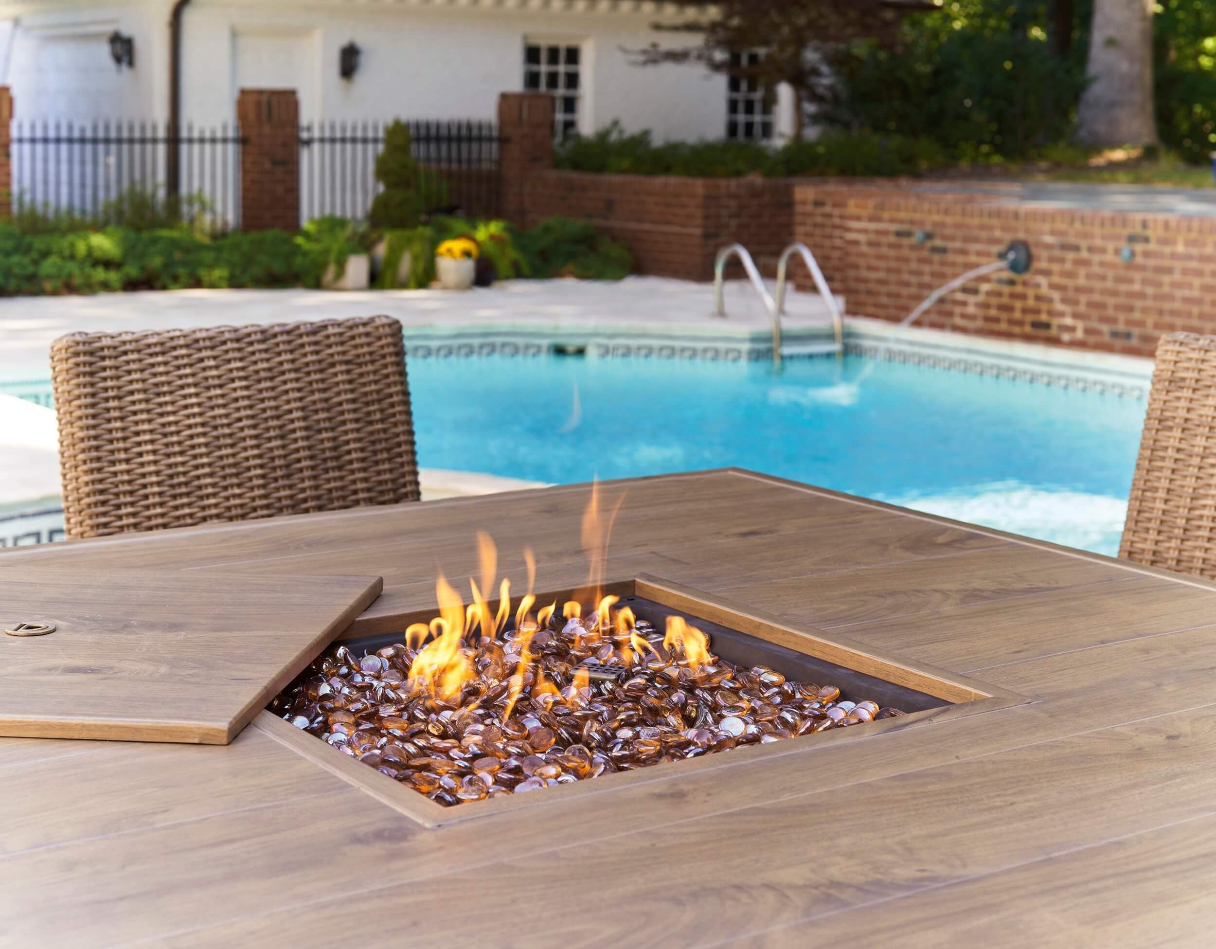 Walton Bridge Outdoor Resin Wicker Square Bar Table w/Fire Pit
