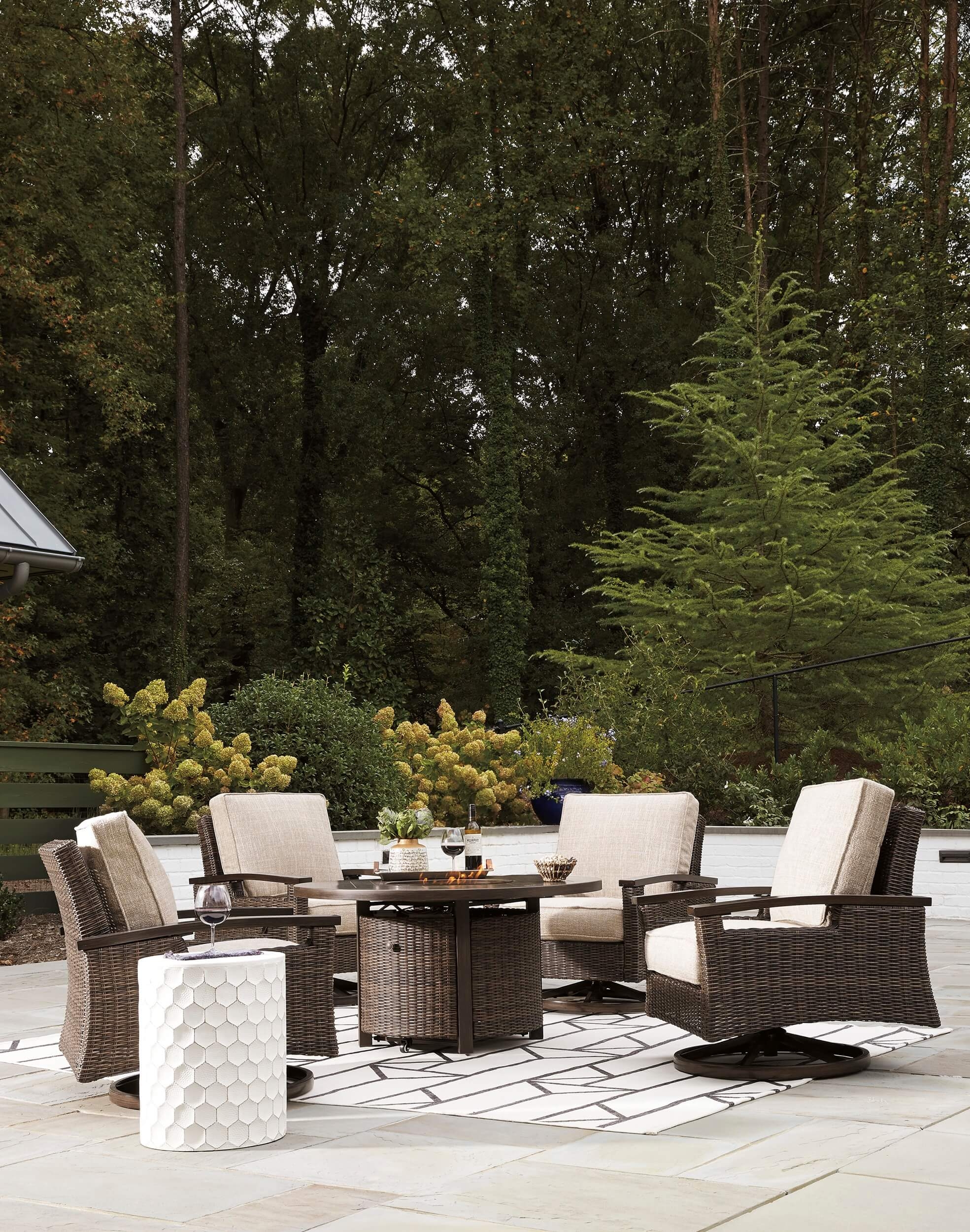 Paradise Trail Outdoor Aluminum/Resin Wicker Round Fire Pit Table