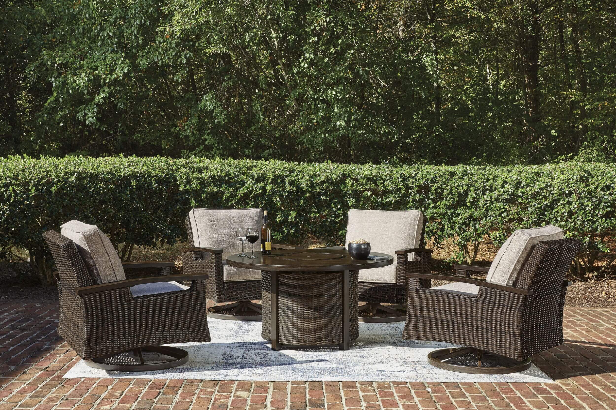 Monterey Point Resin Wicker/Aluminum Patio Set