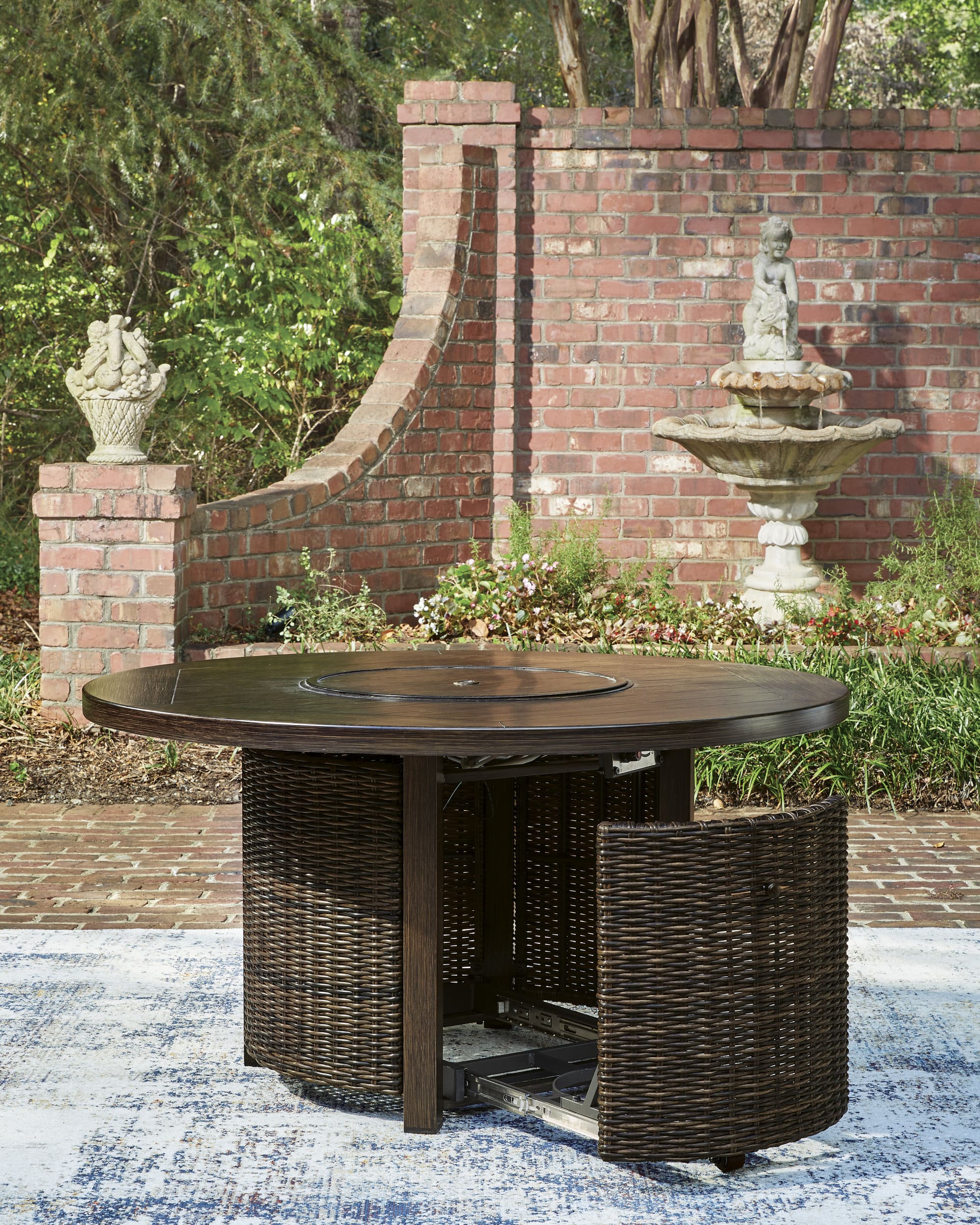 Monterey Point Resin Wicker/Aluminum Patio Set