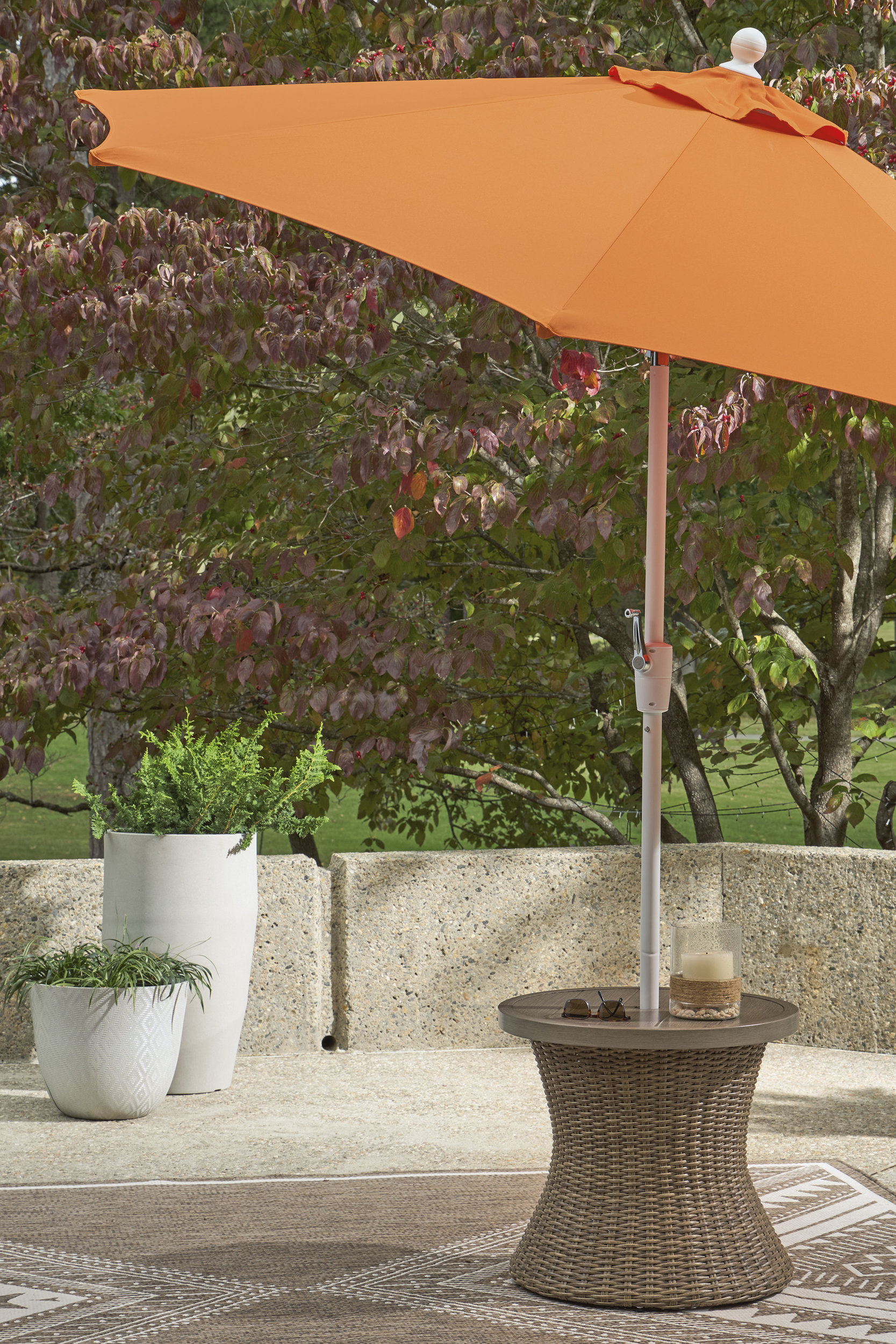 Laguna Heights Round Aluminum/Resin Wicker End Table with Umbrella Hole